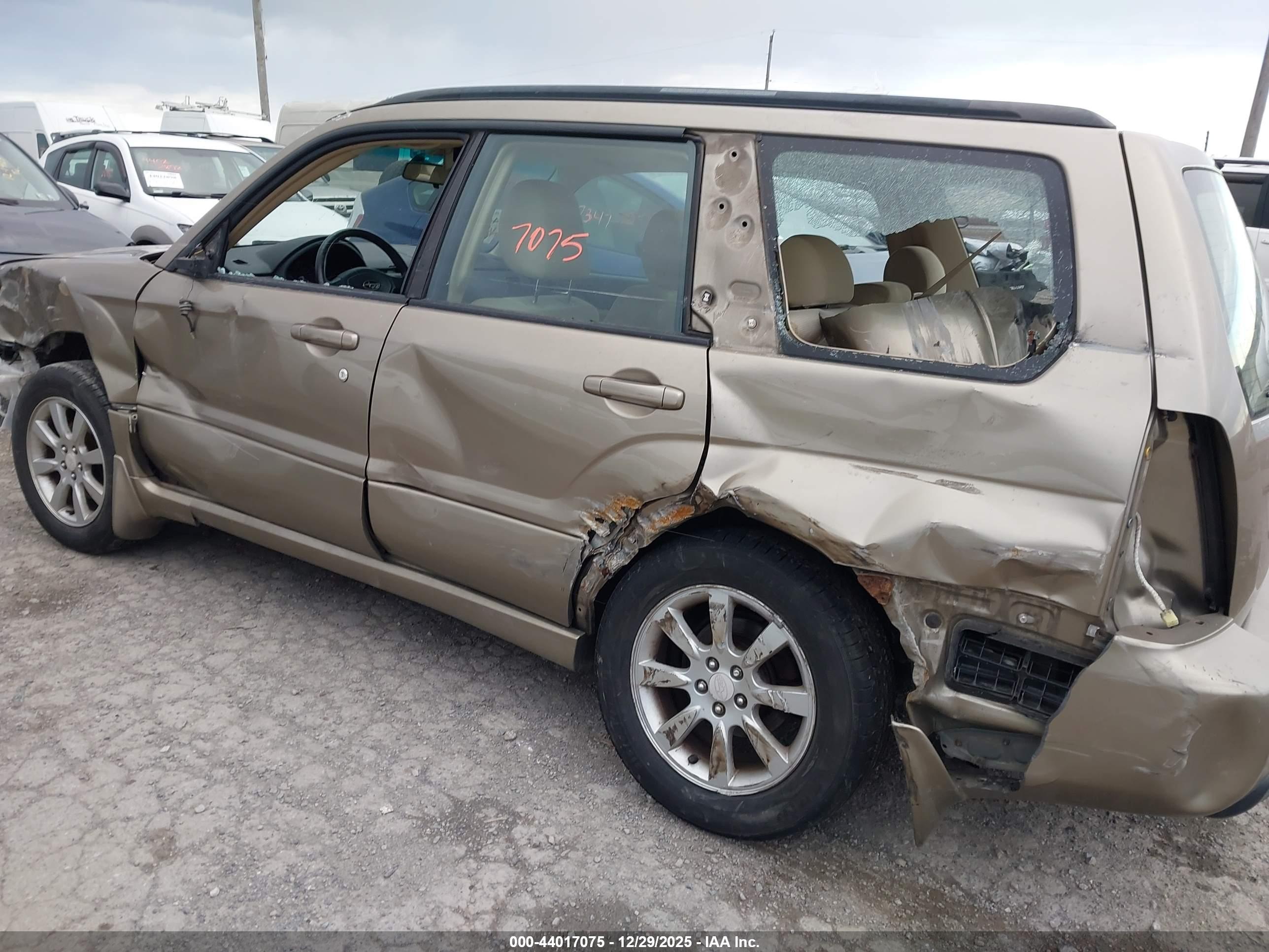 SUBARU FORESTER image 6