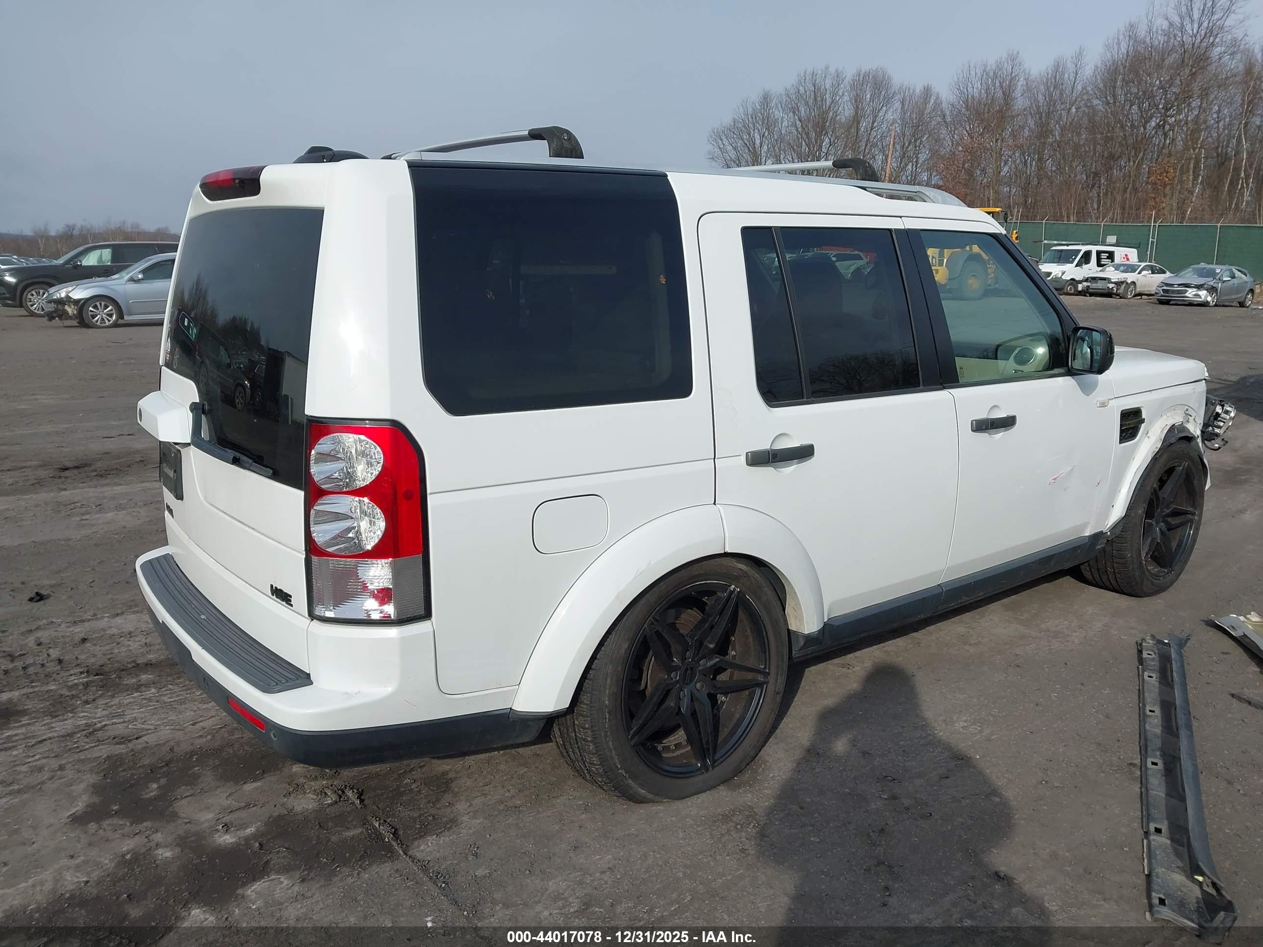 LAND ROVER image 4