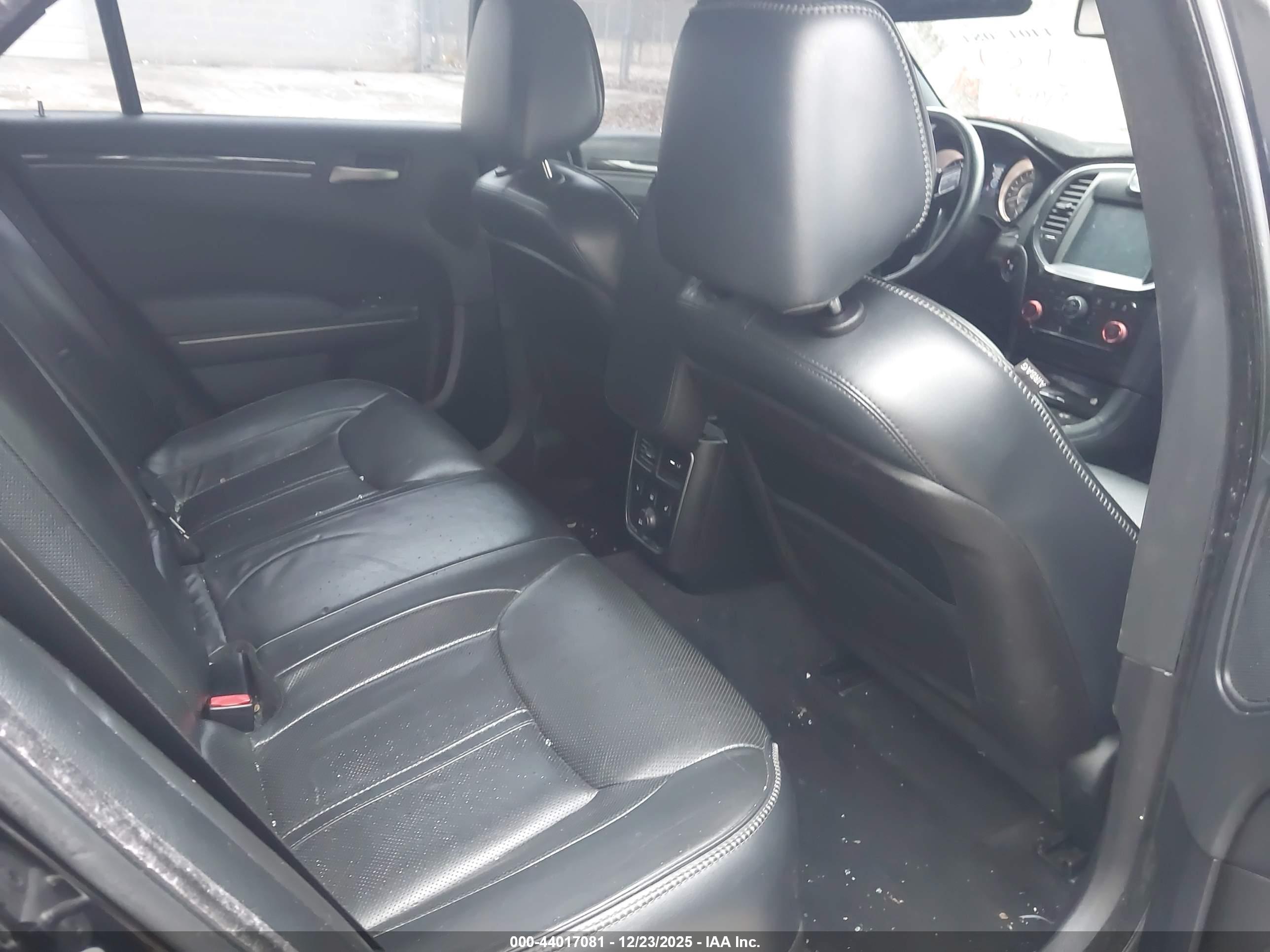CHRYSLER 300C image 8