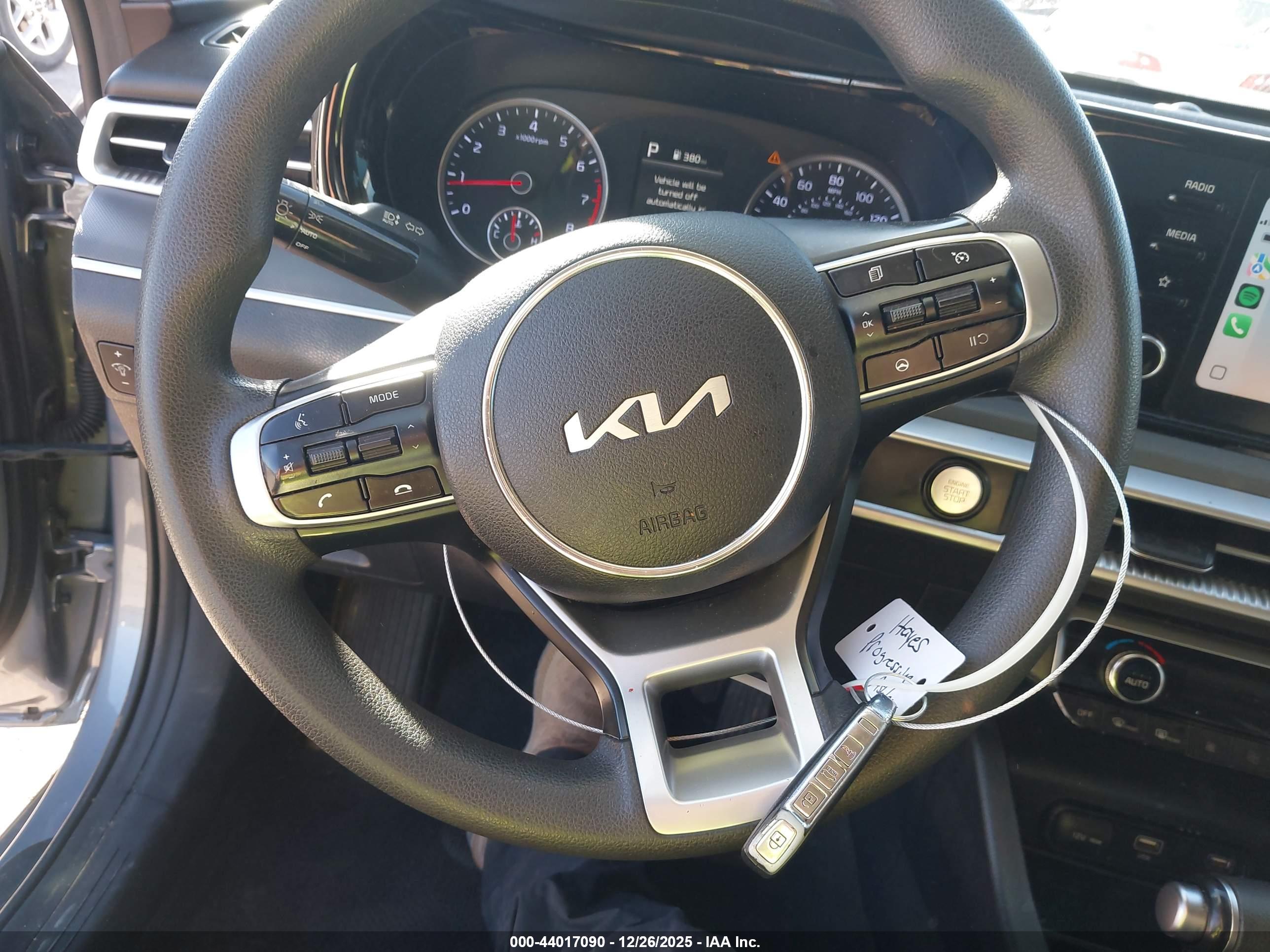 KIA K5 image 11