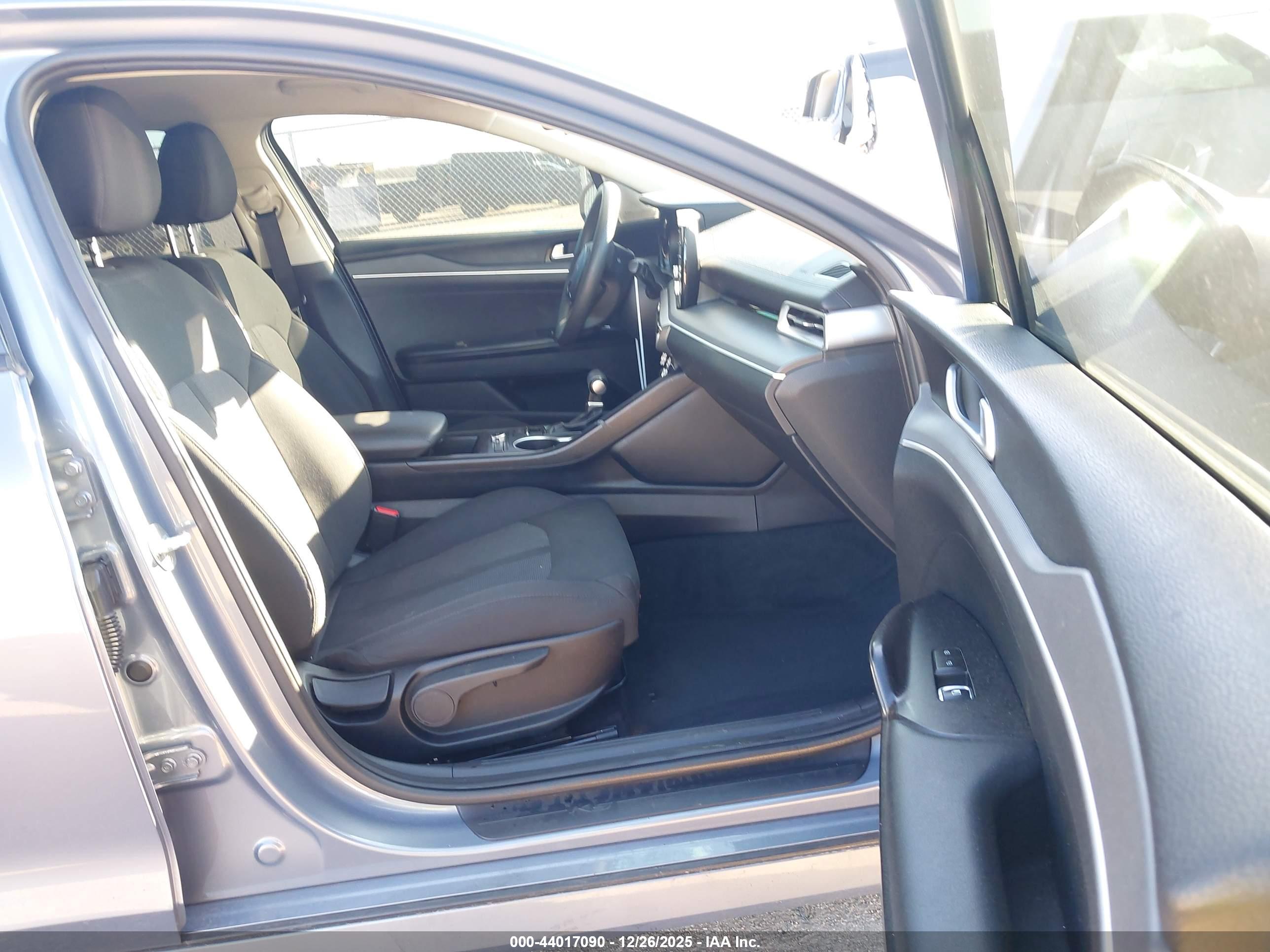 KIA K5 image 5