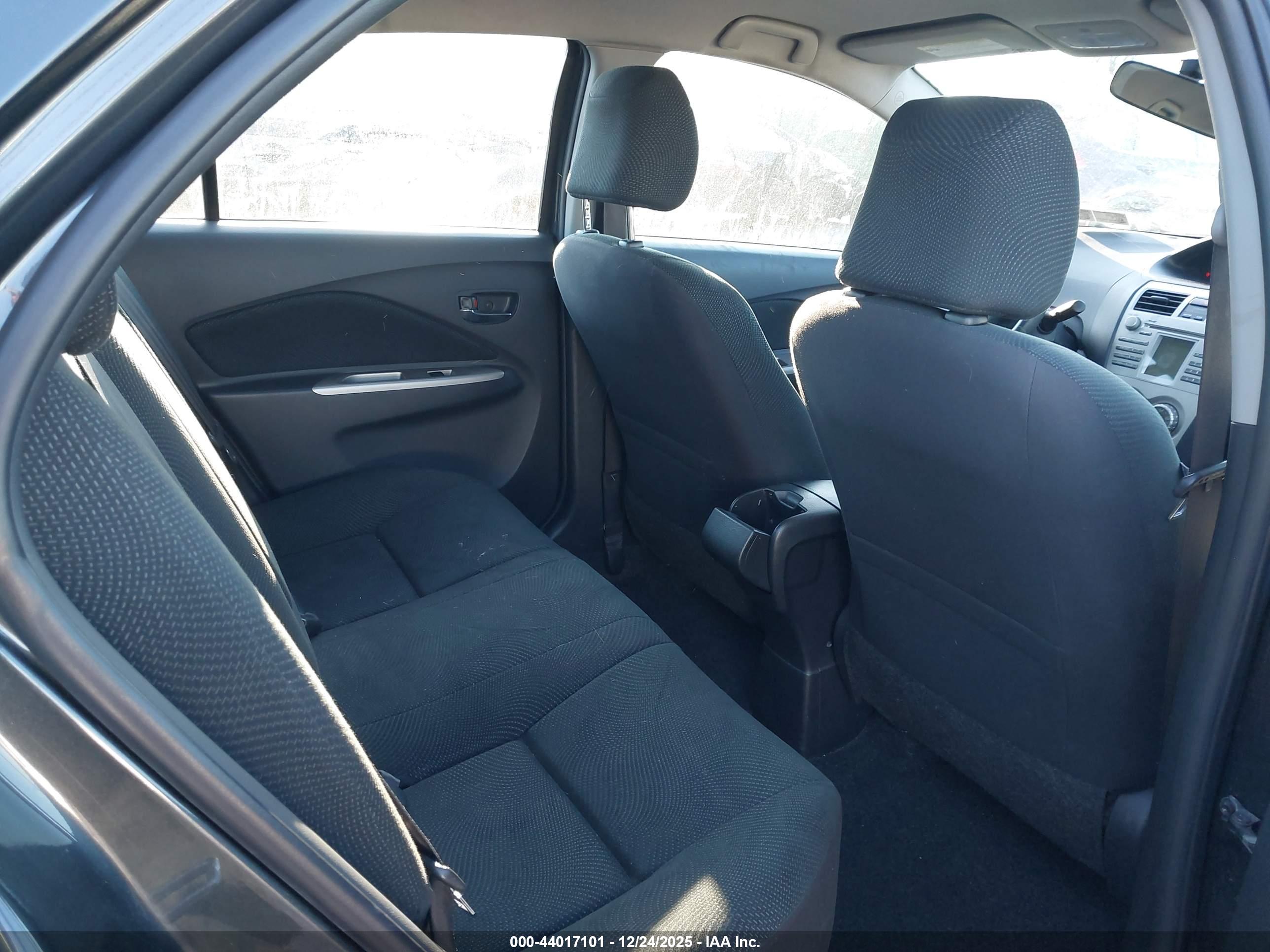 TOYOTA YARIS image 8