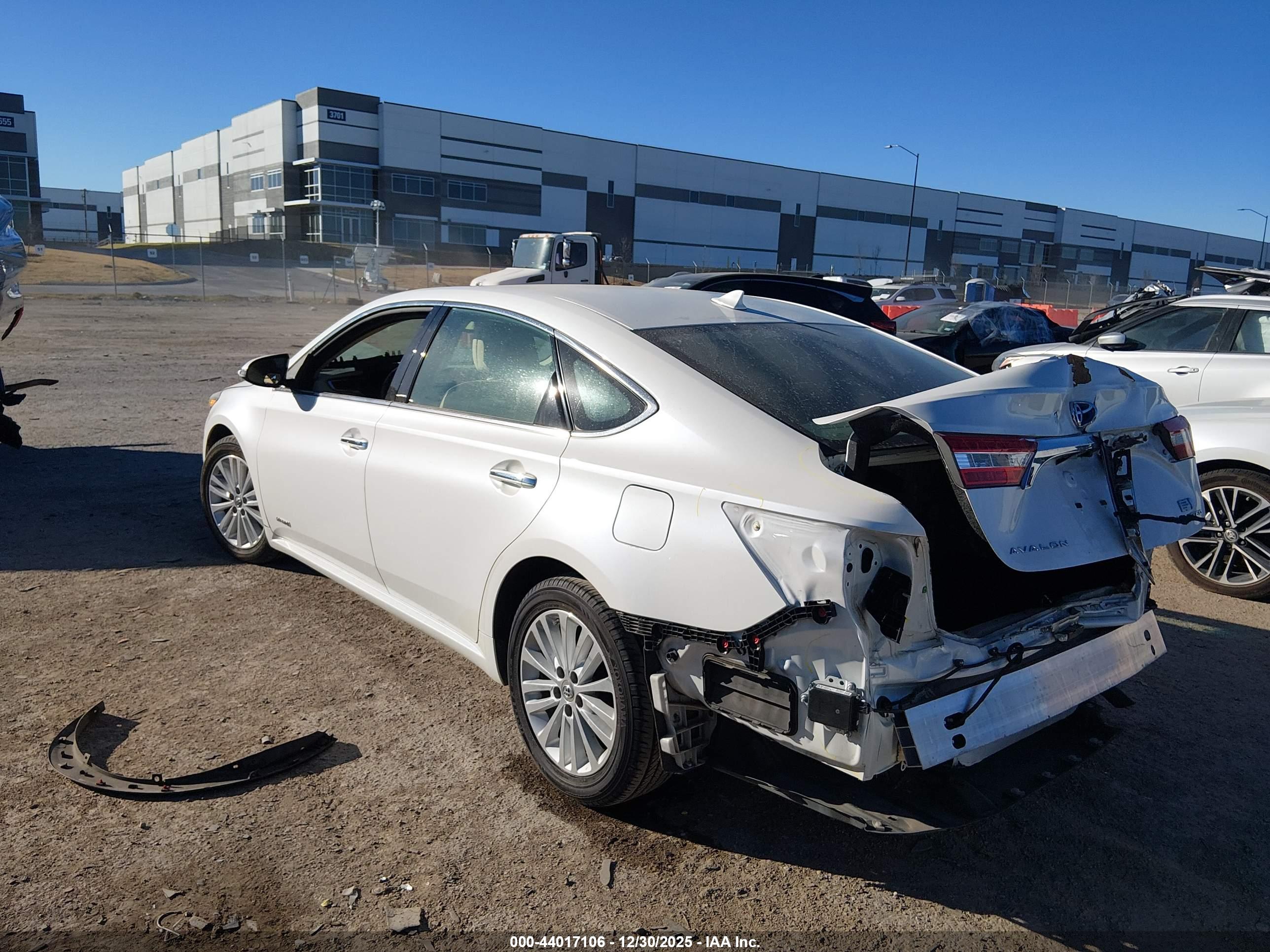 TOYOTA AVALON image 3