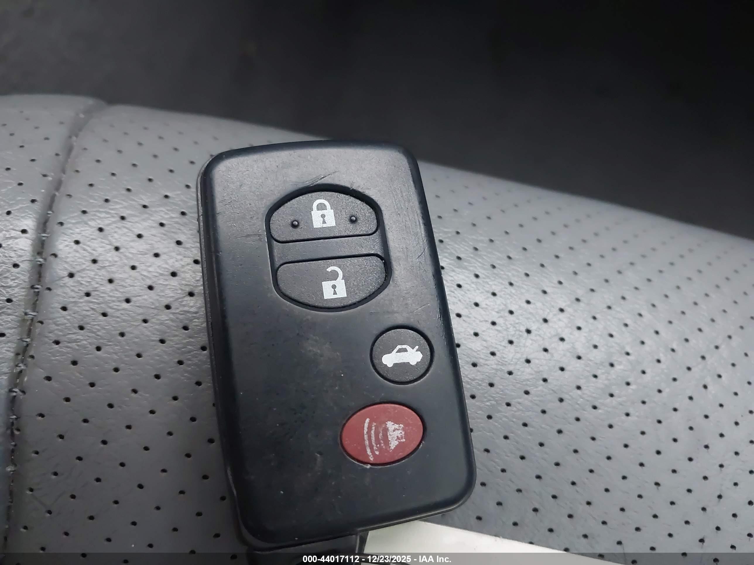 TOYOTA AVALON image 11