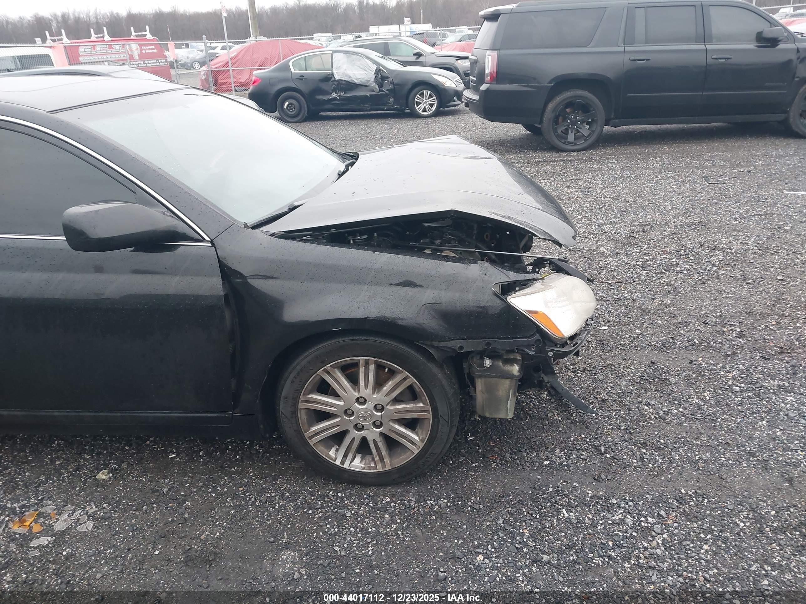 TOYOTA AVALON image 6