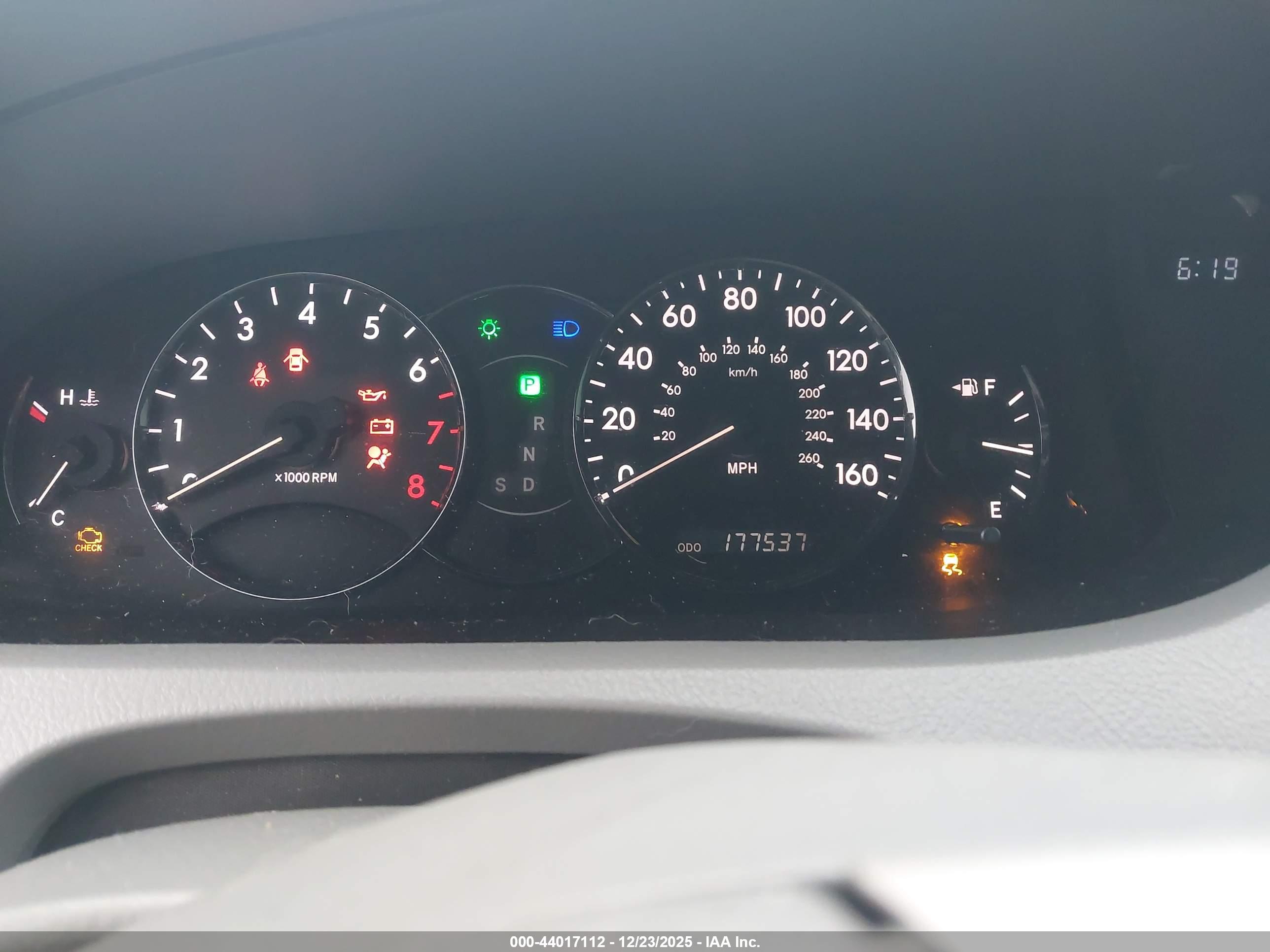 TOYOTA AVALON image 7