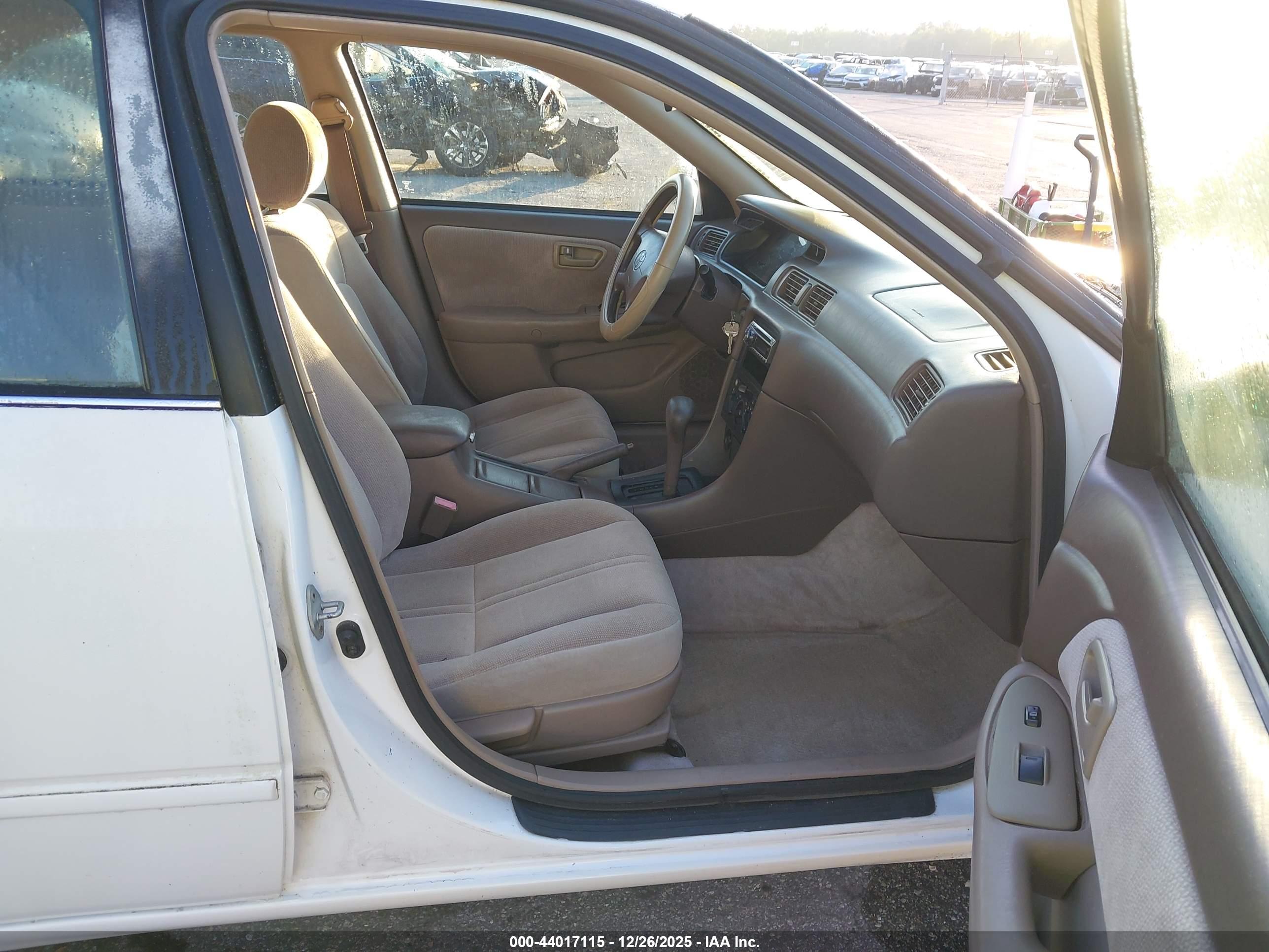 TOYOTA CAMRY image 5