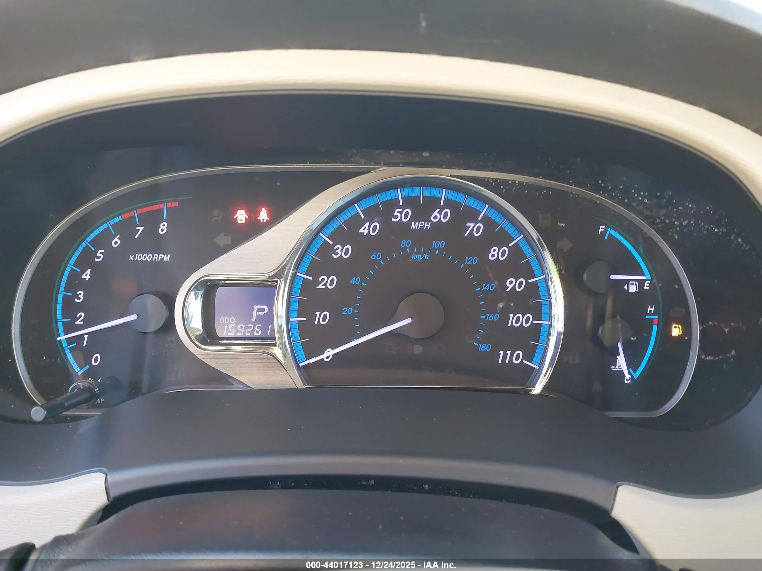 TOYOTA SIENNA image 7