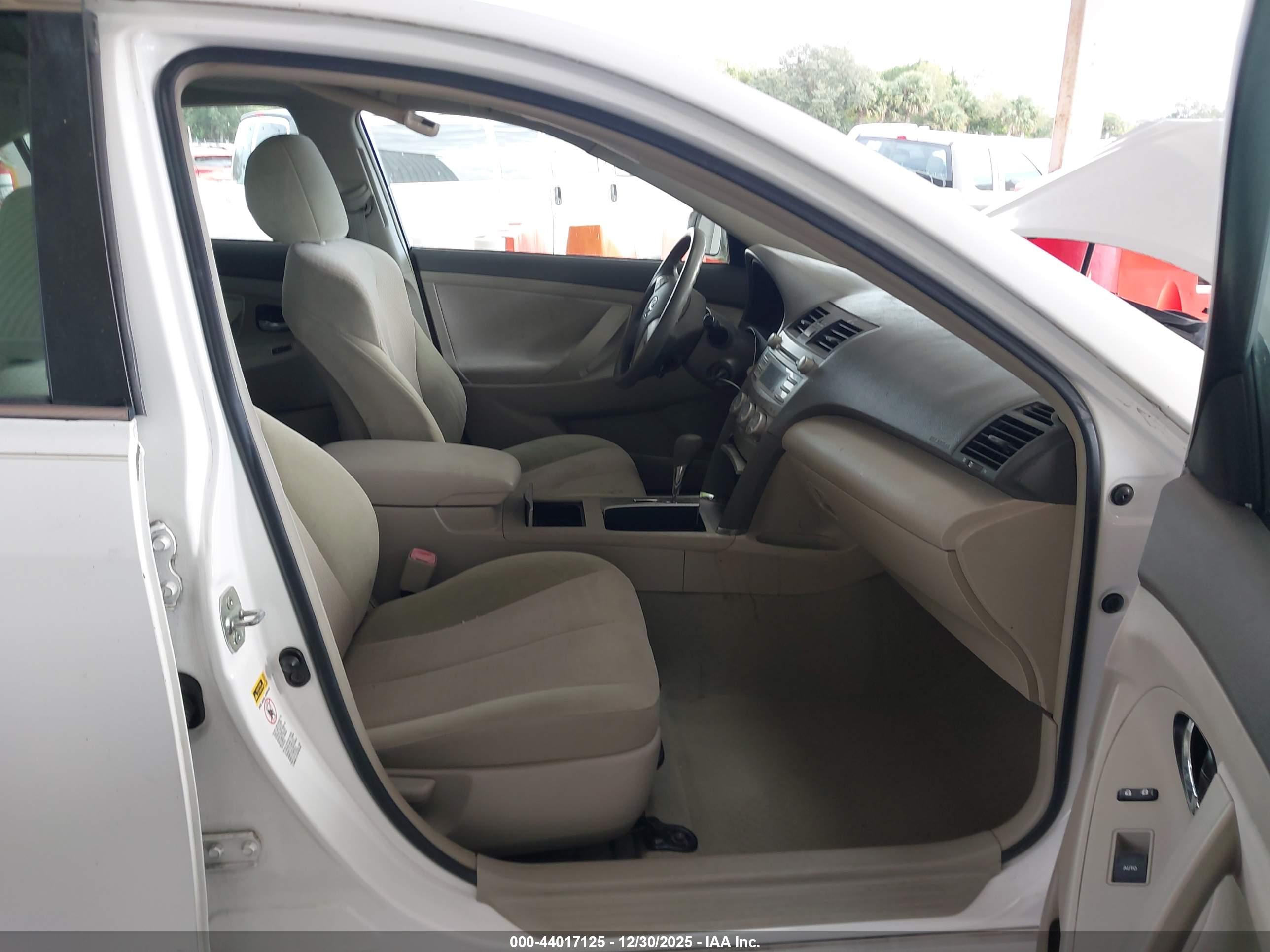 TOYOTA CAMRY image 5