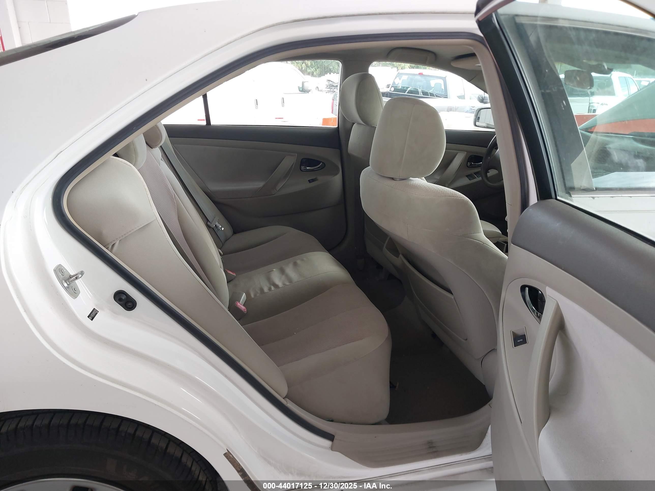 TOYOTA CAMRY image 8