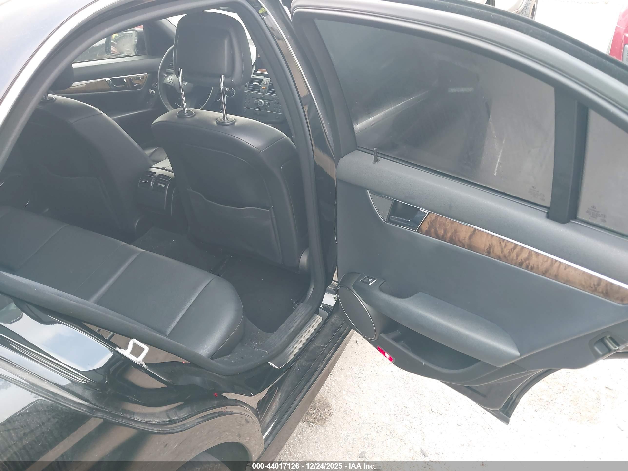 MERCEDES-BENZ C image 8