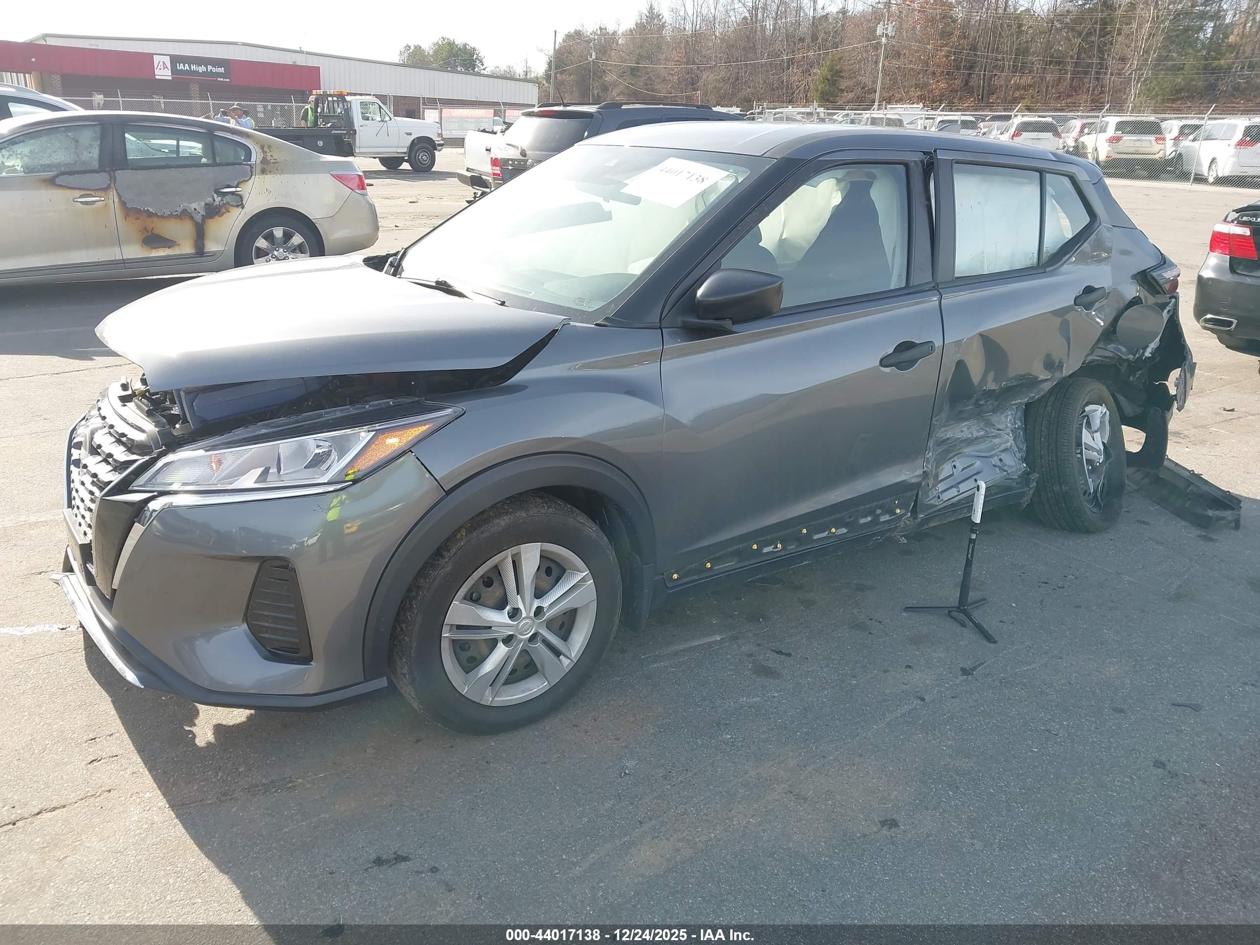 NISSAN KICKS image 2