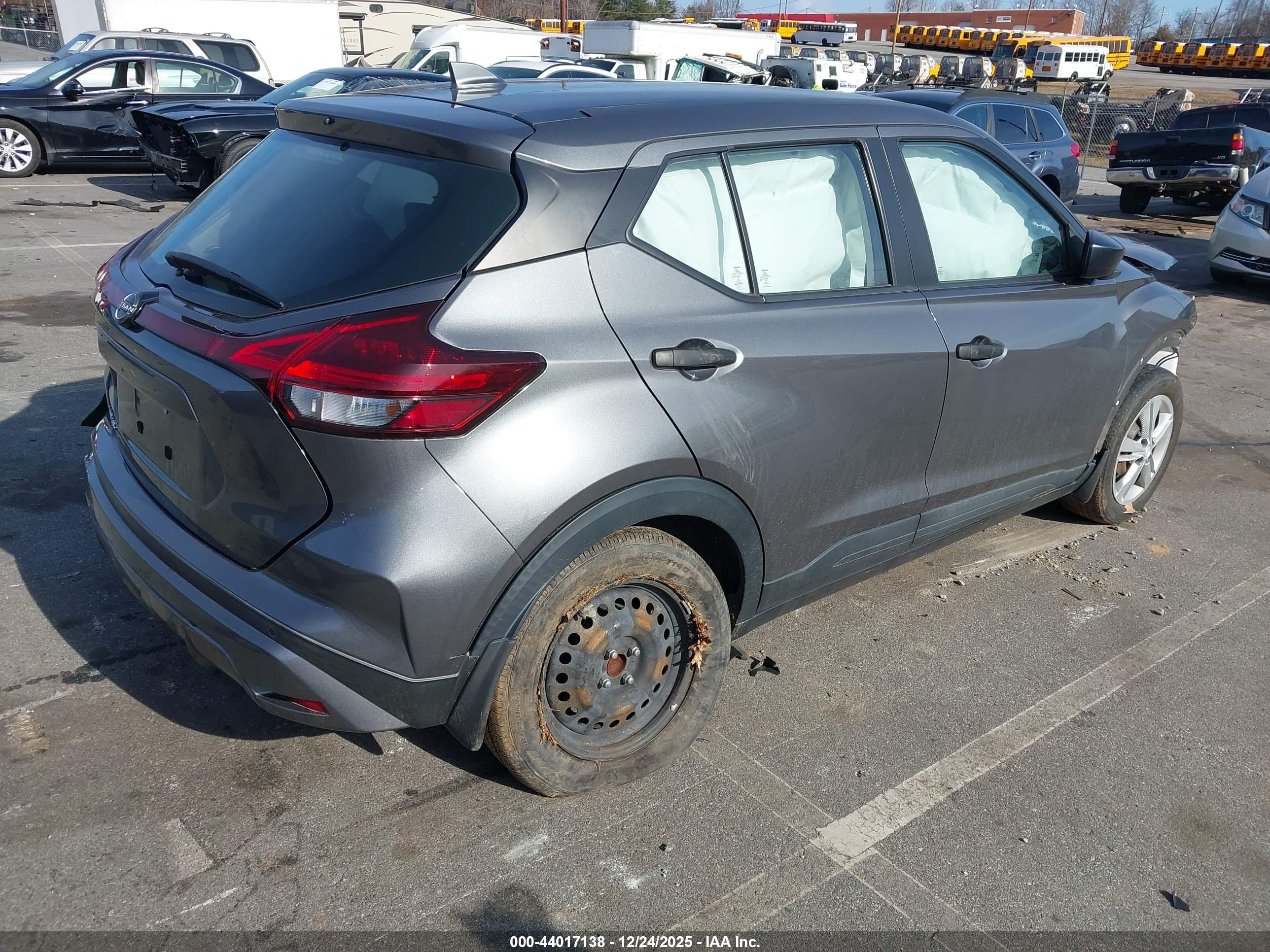 NISSAN KICKS image 4