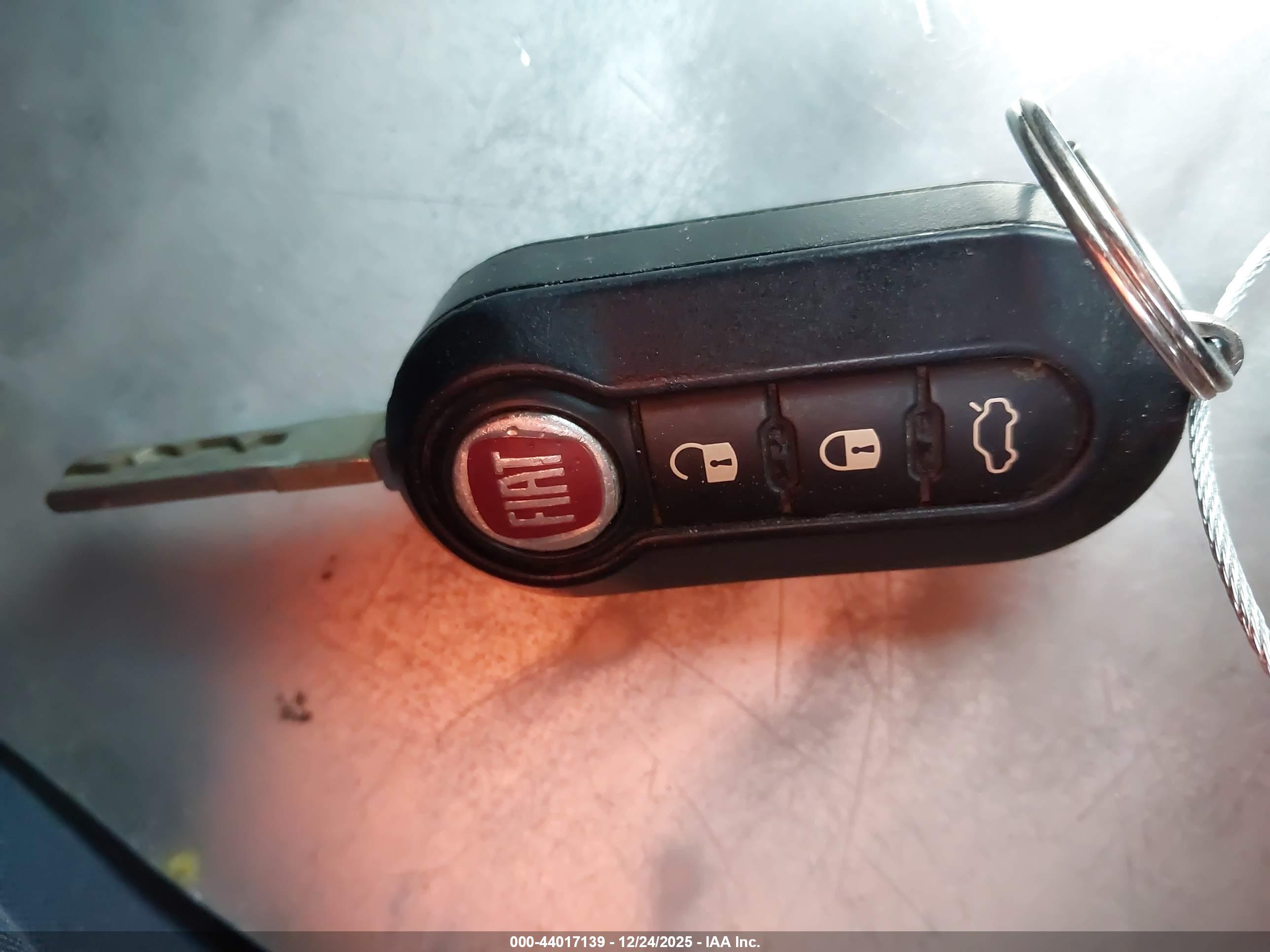 FIAT 500L image 11