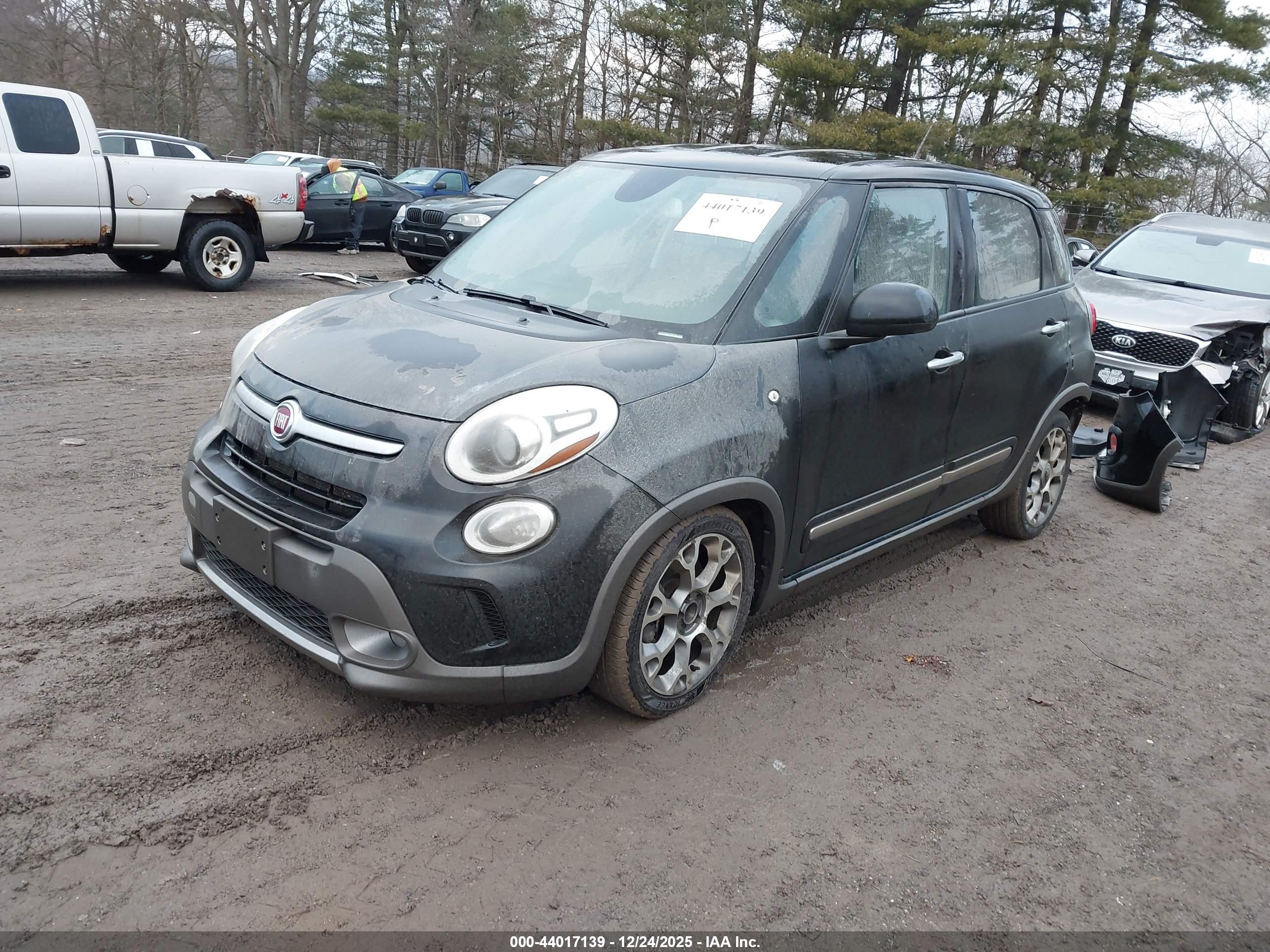 FIAT 500L image 2