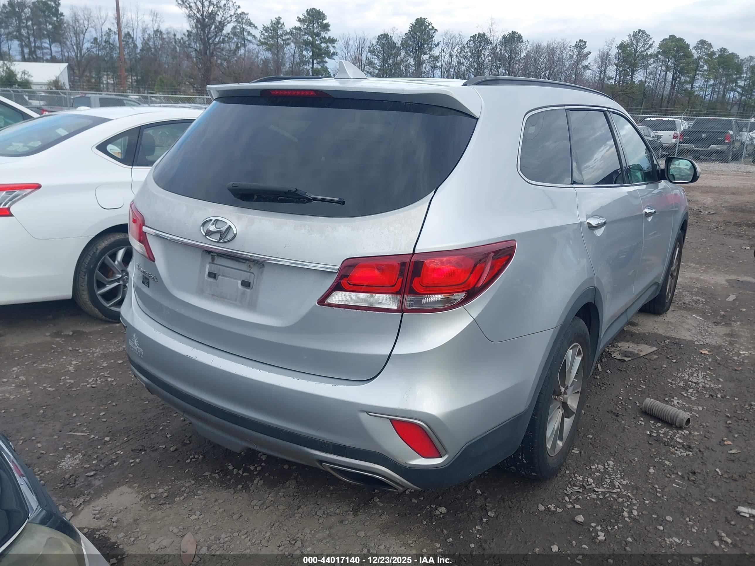 HYUNDAI SANTA image 4