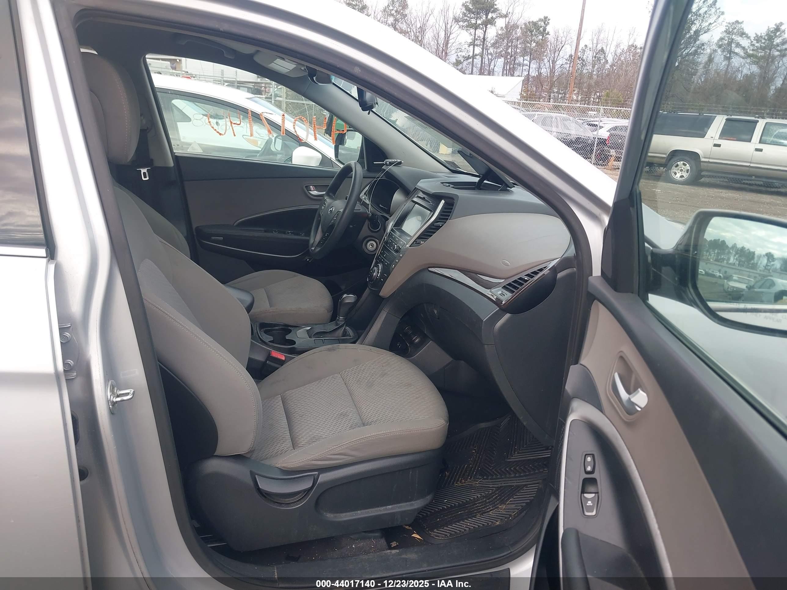 HYUNDAI SANTA image 5