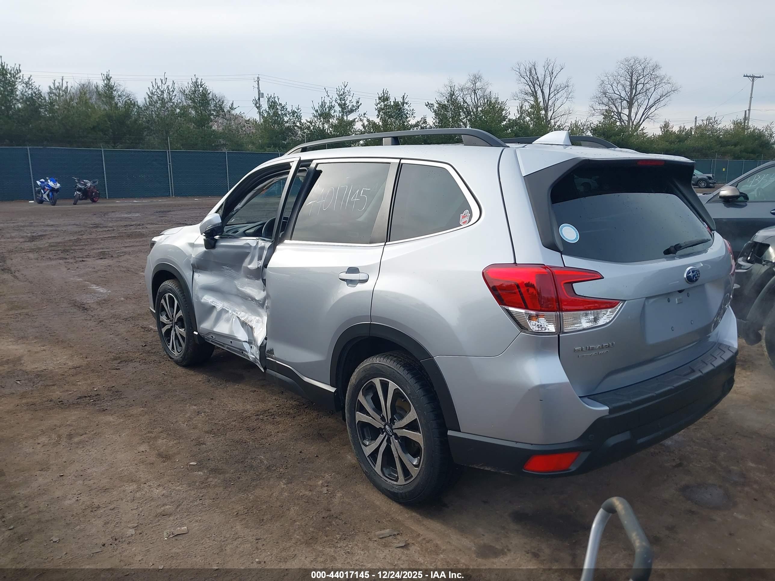 SUBARU FORESTER image 3