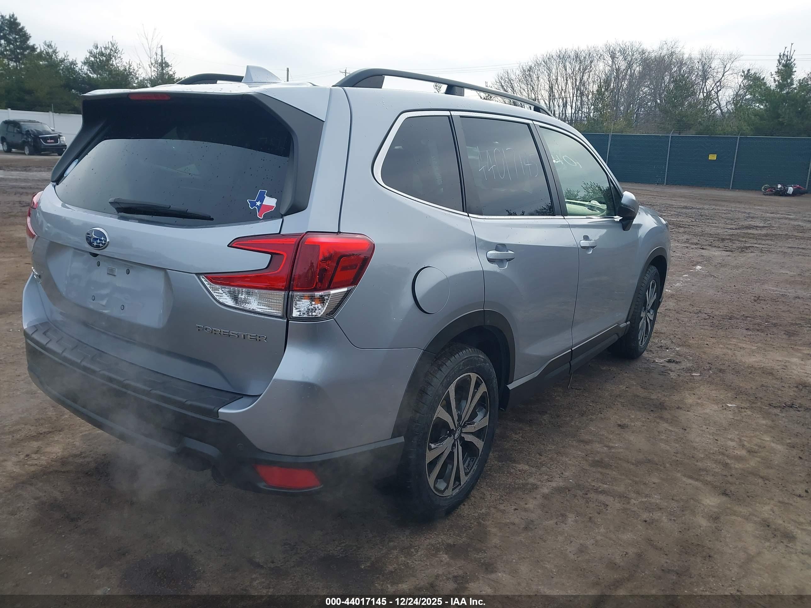 SUBARU FORESTER image 4