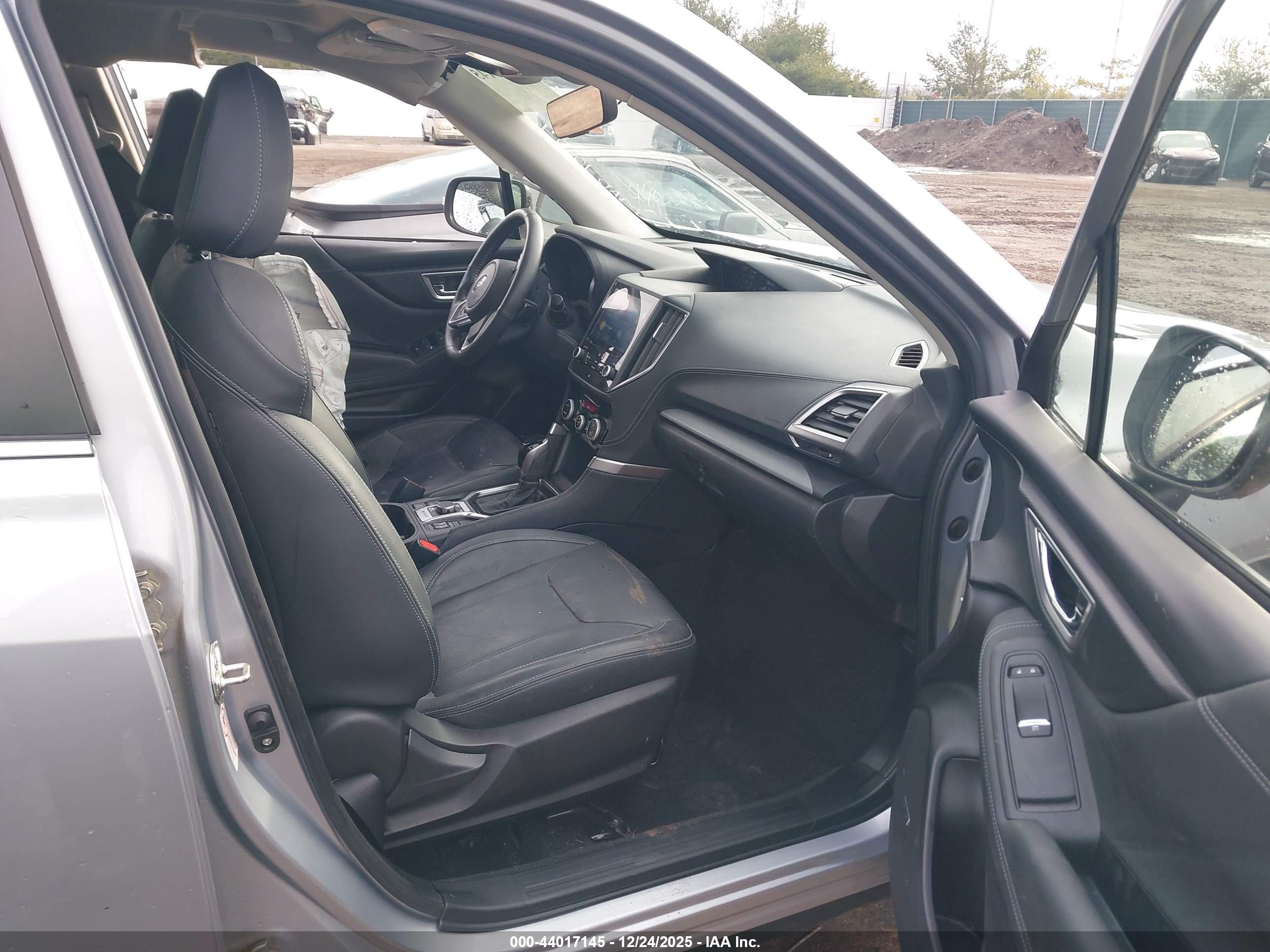 SUBARU FORESTER image 5