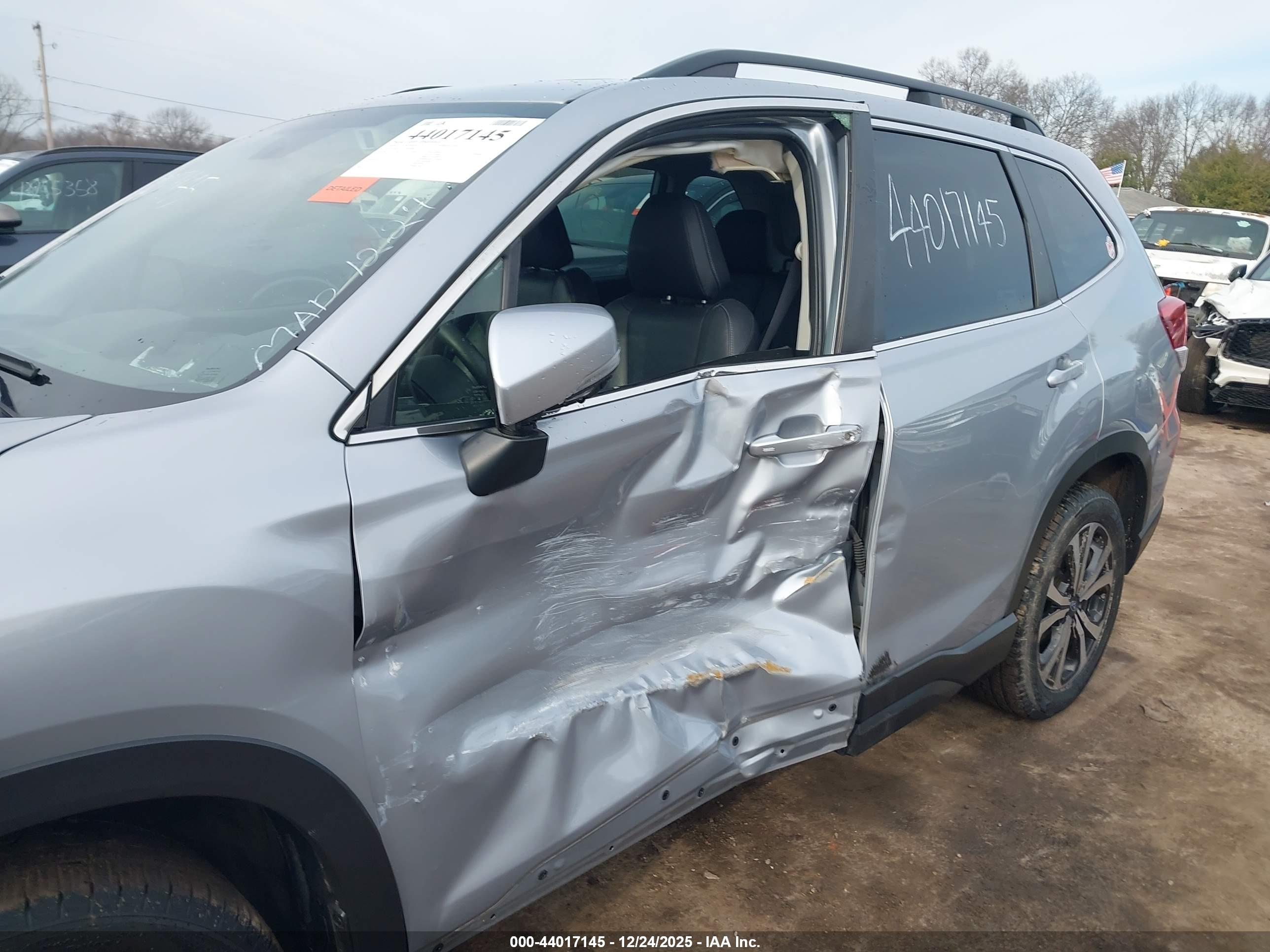 SUBARU FORESTER image 6