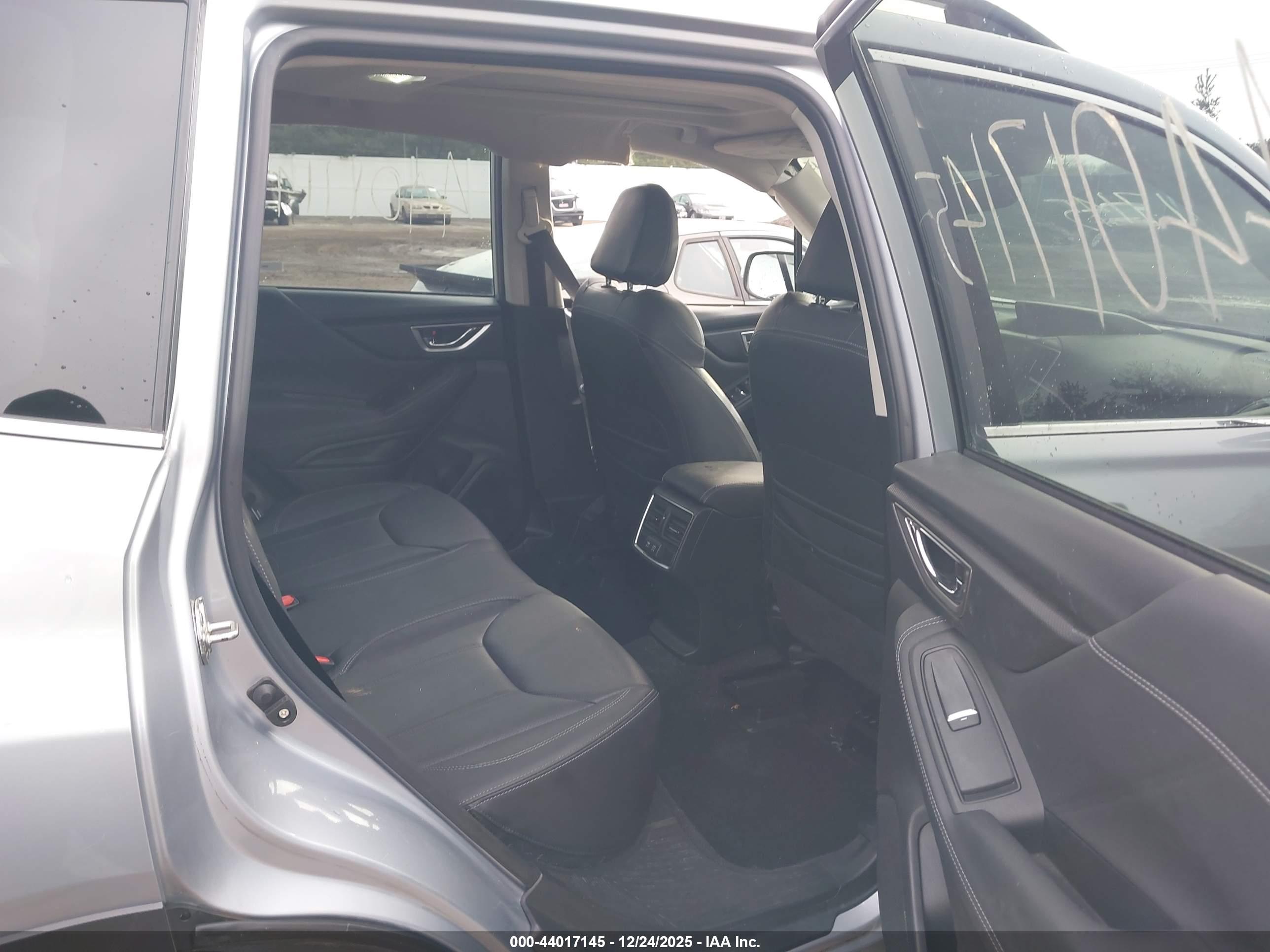 SUBARU FORESTER image 8