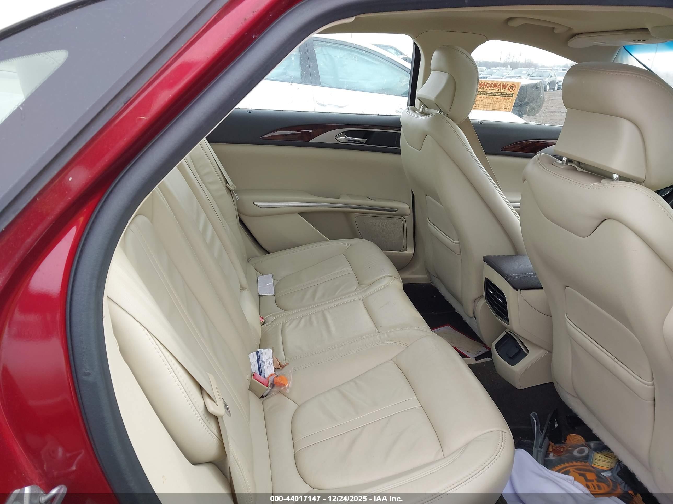 LINCOLN MKZ image 8