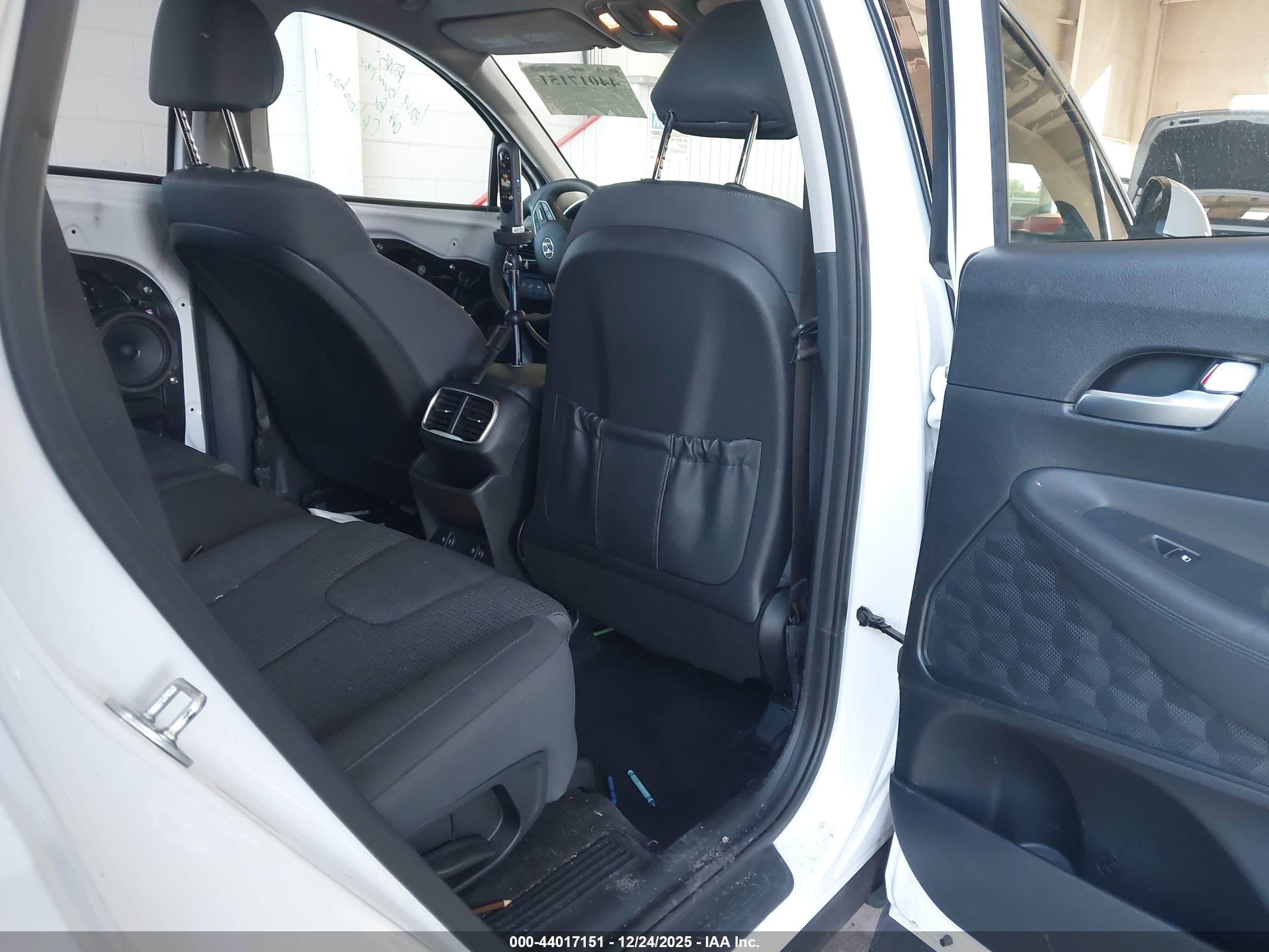 HYUNDAI SANTA image 8