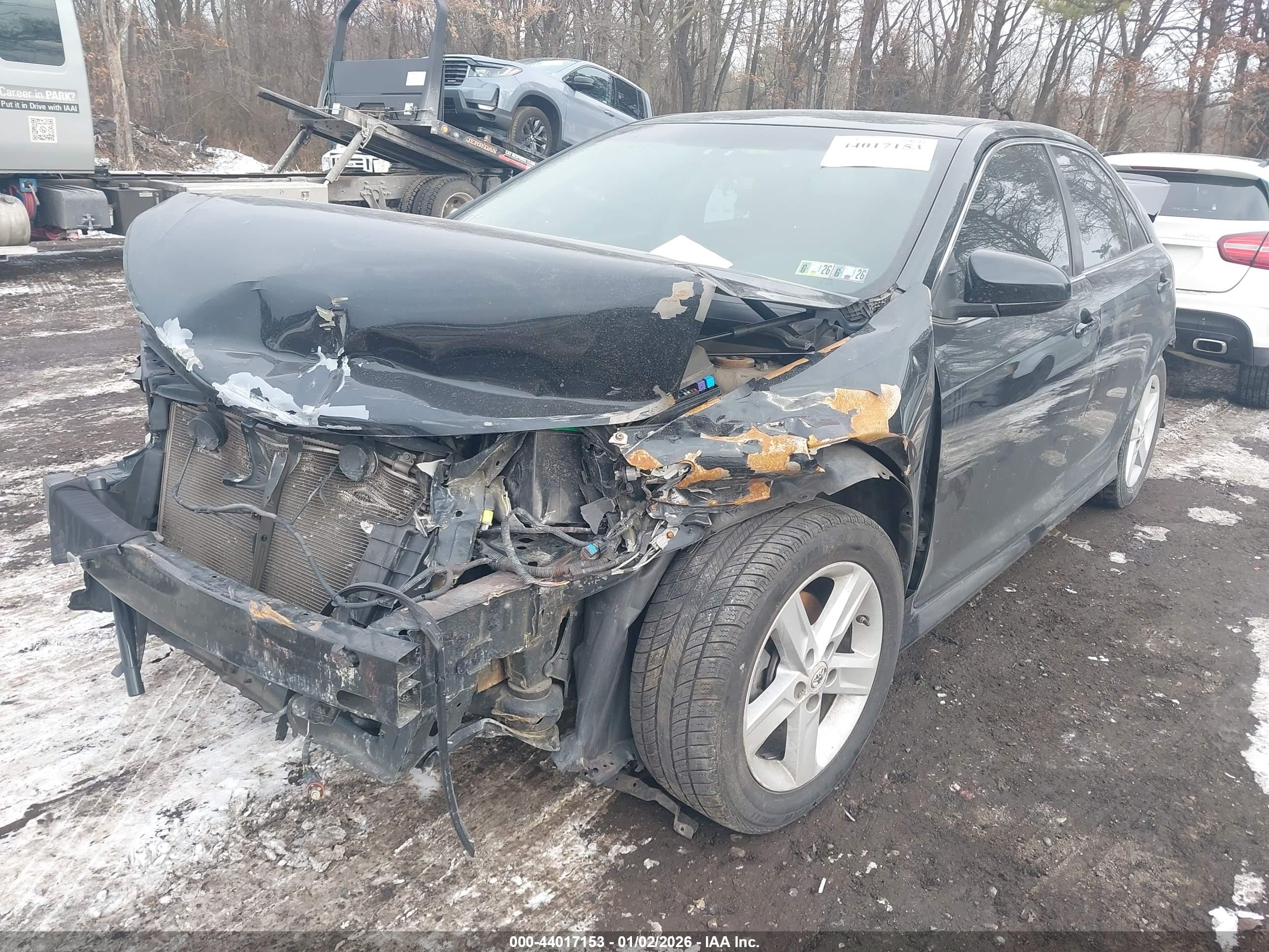 TOYOTA CAMRY image 2