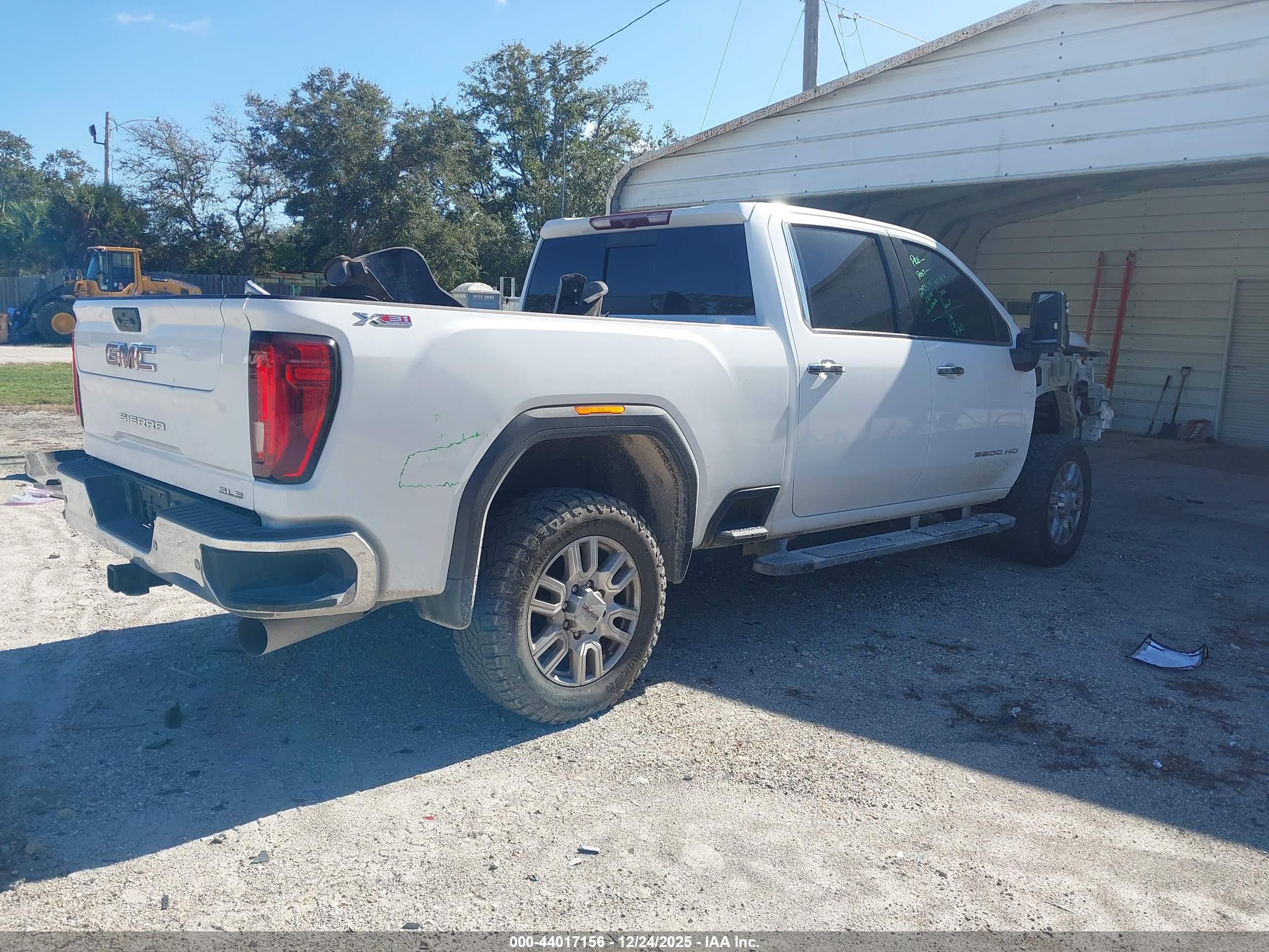 GMC SIERRA image 4