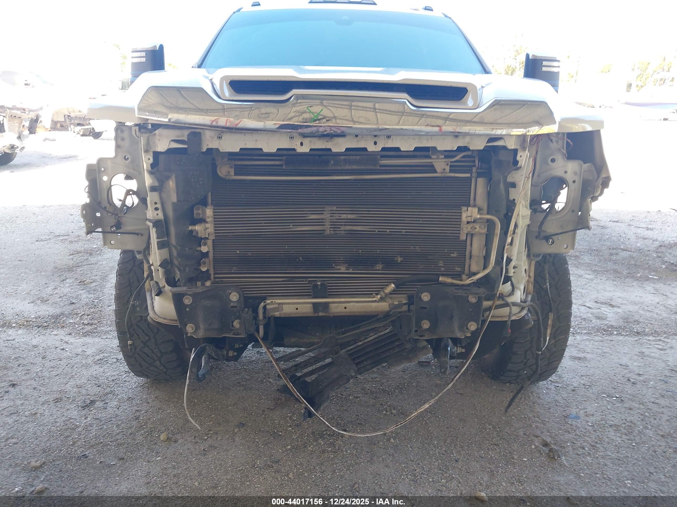 GMC SIERRA image 6