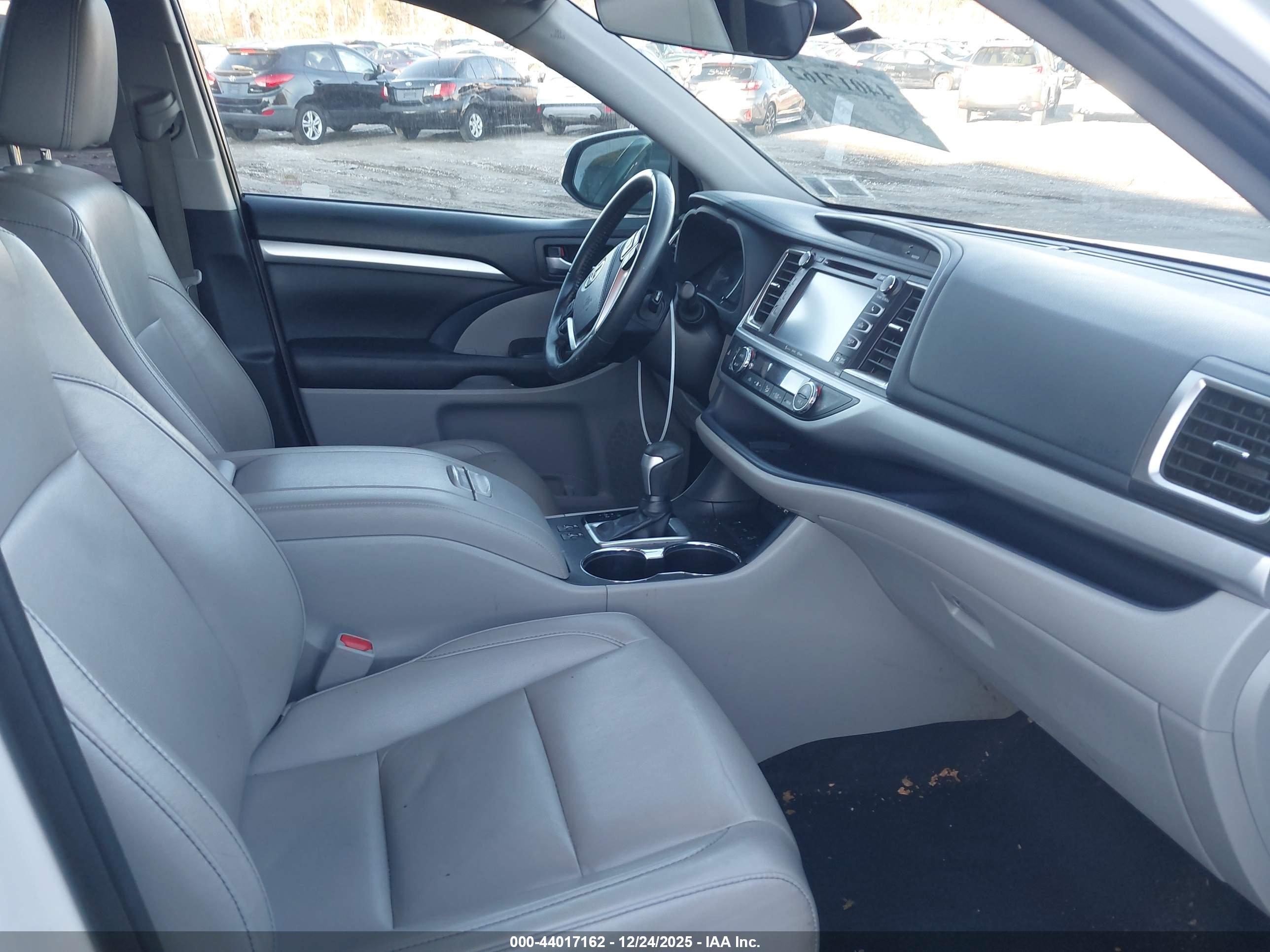TOYOTA HIGHLANDER image 5