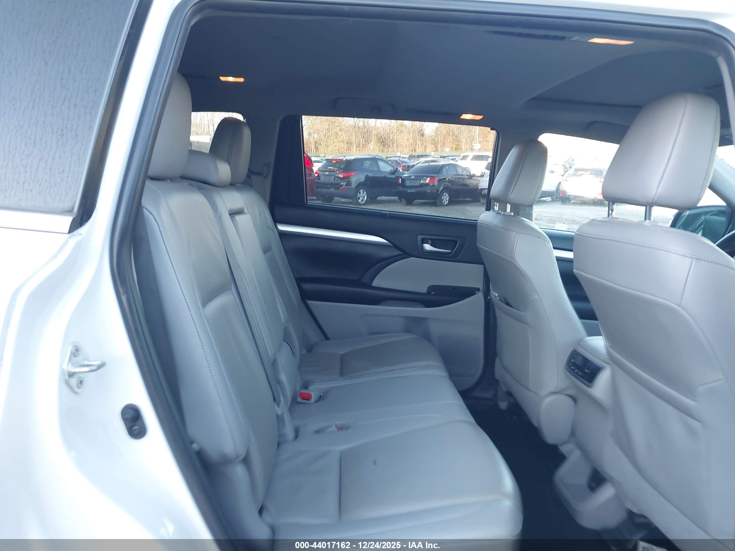 TOYOTA HIGHLANDER image 8
