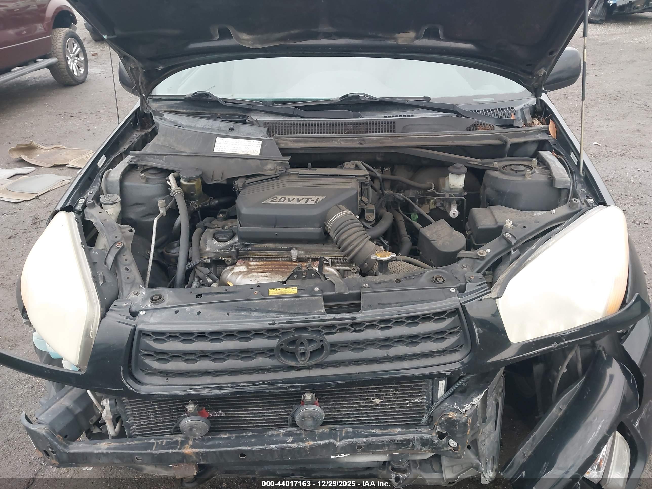 TOYOTA RAV4 image 10