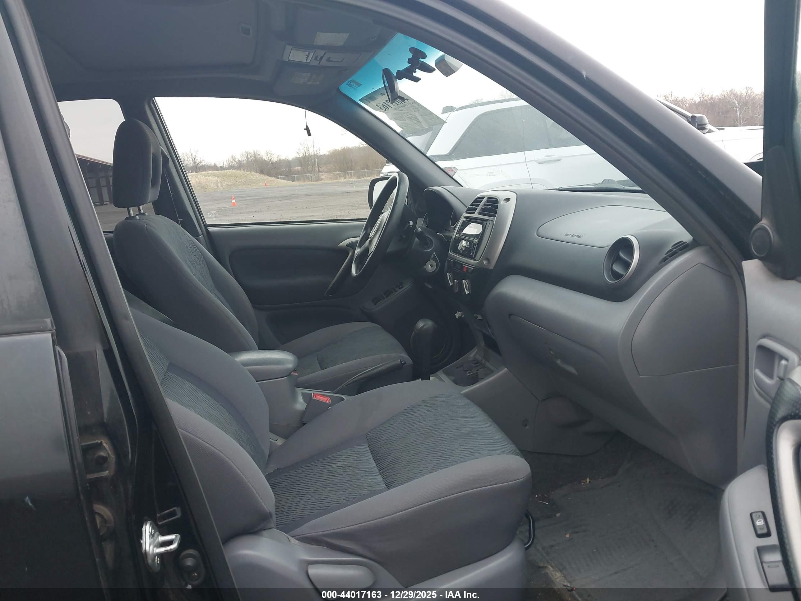 TOYOTA RAV4 image 5