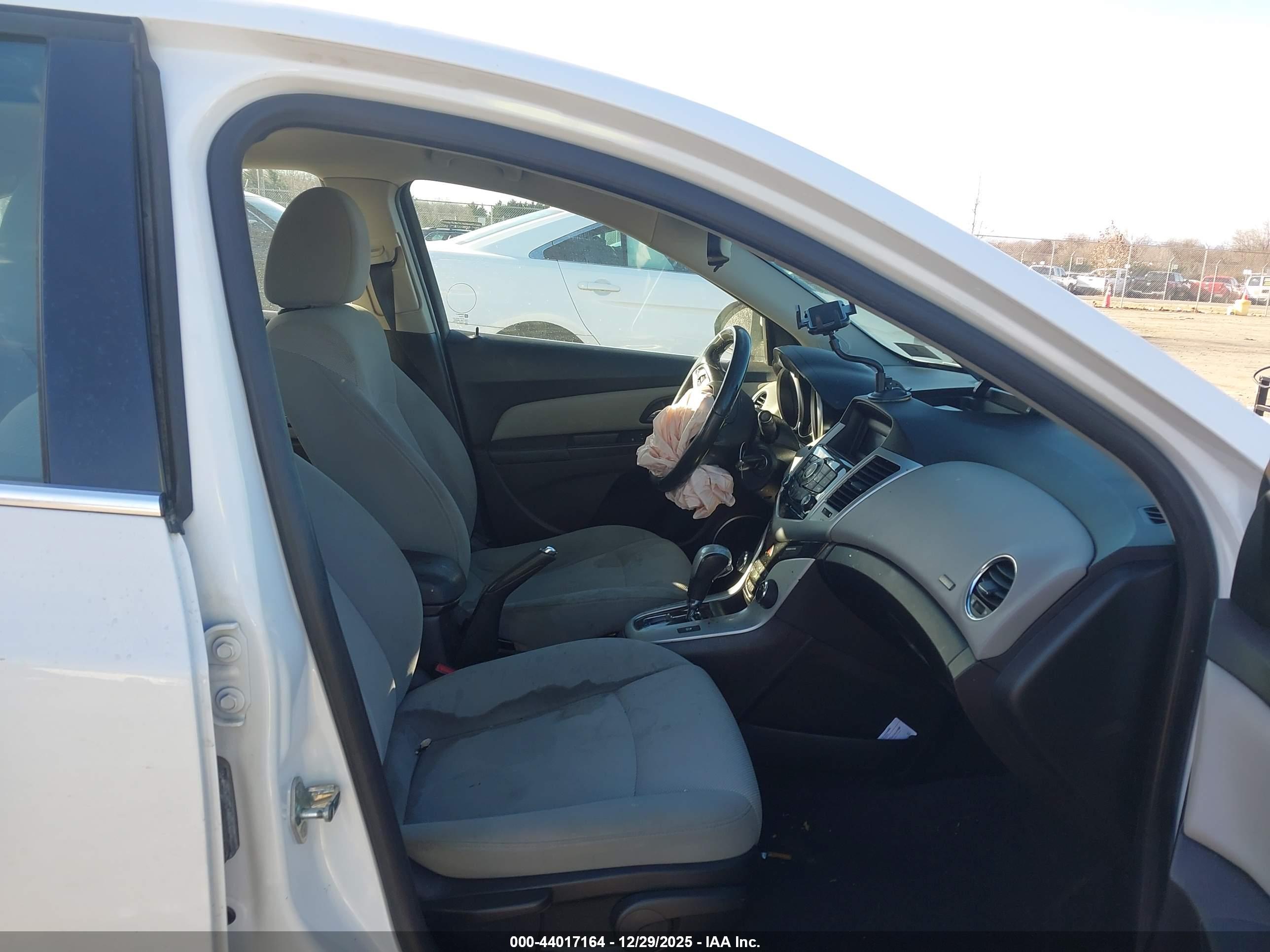 CHEVROLET CRUZE image 5