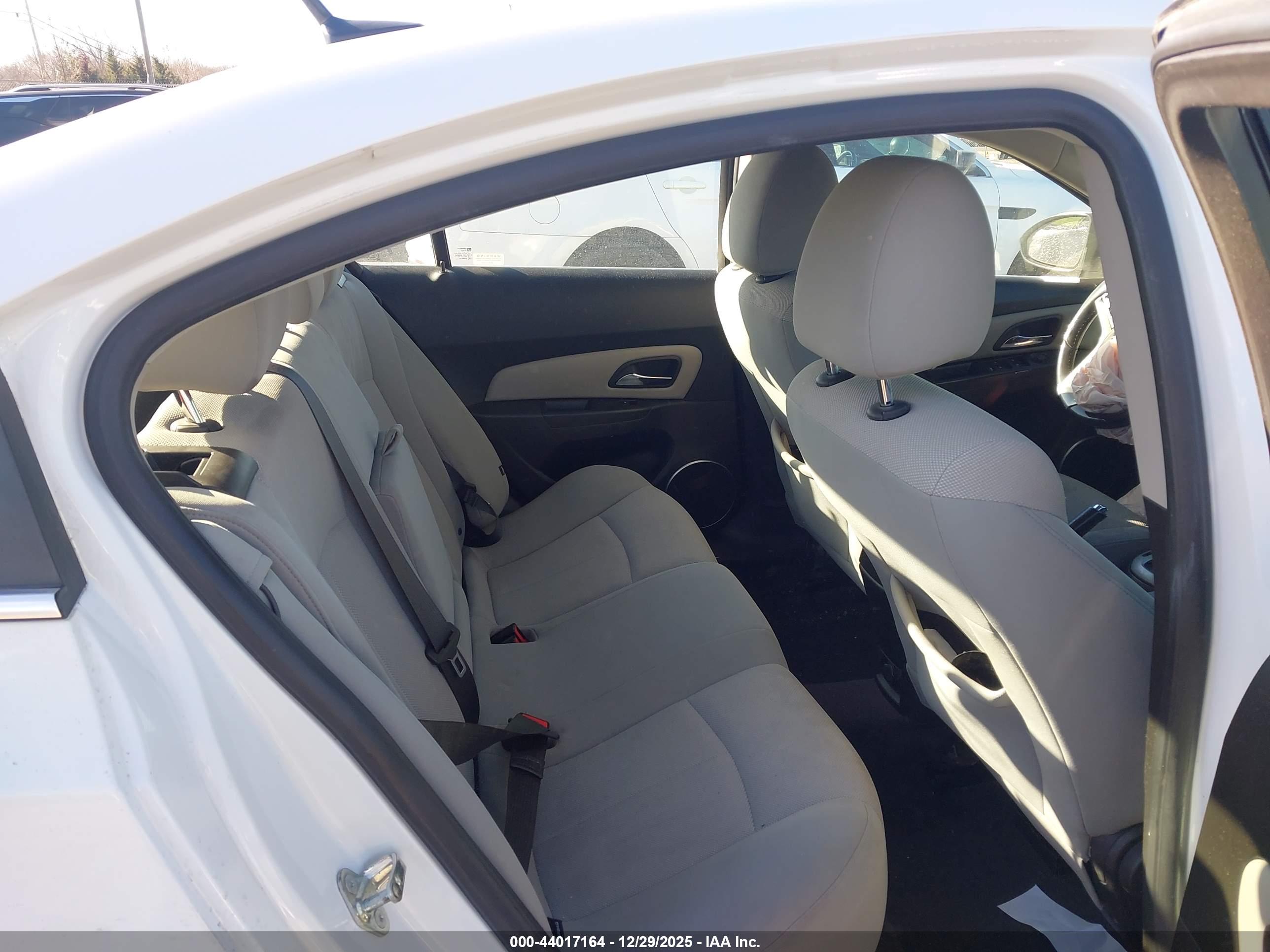 CHEVROLET CRUZE image 8