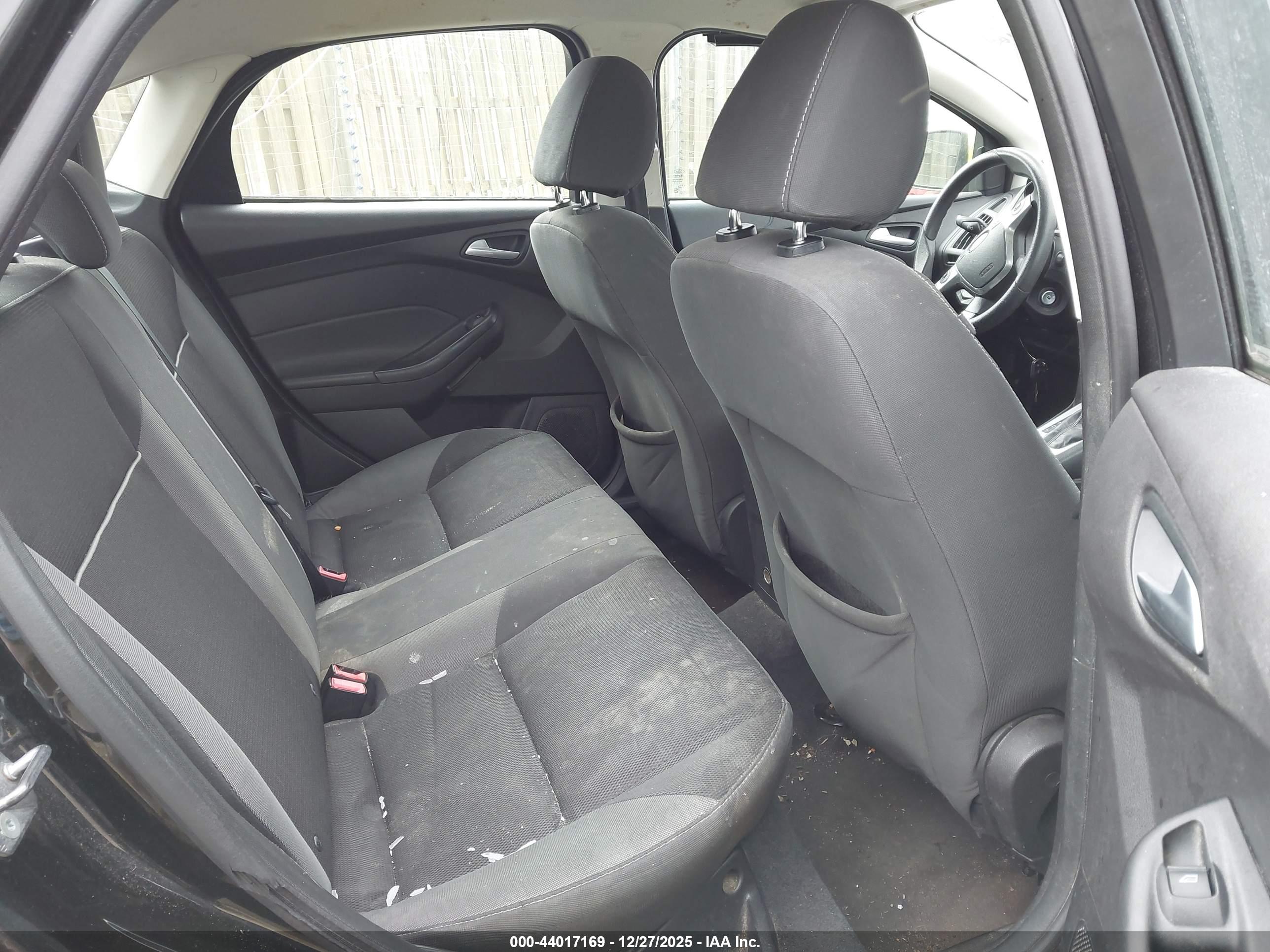 FORD FOCUS image 8