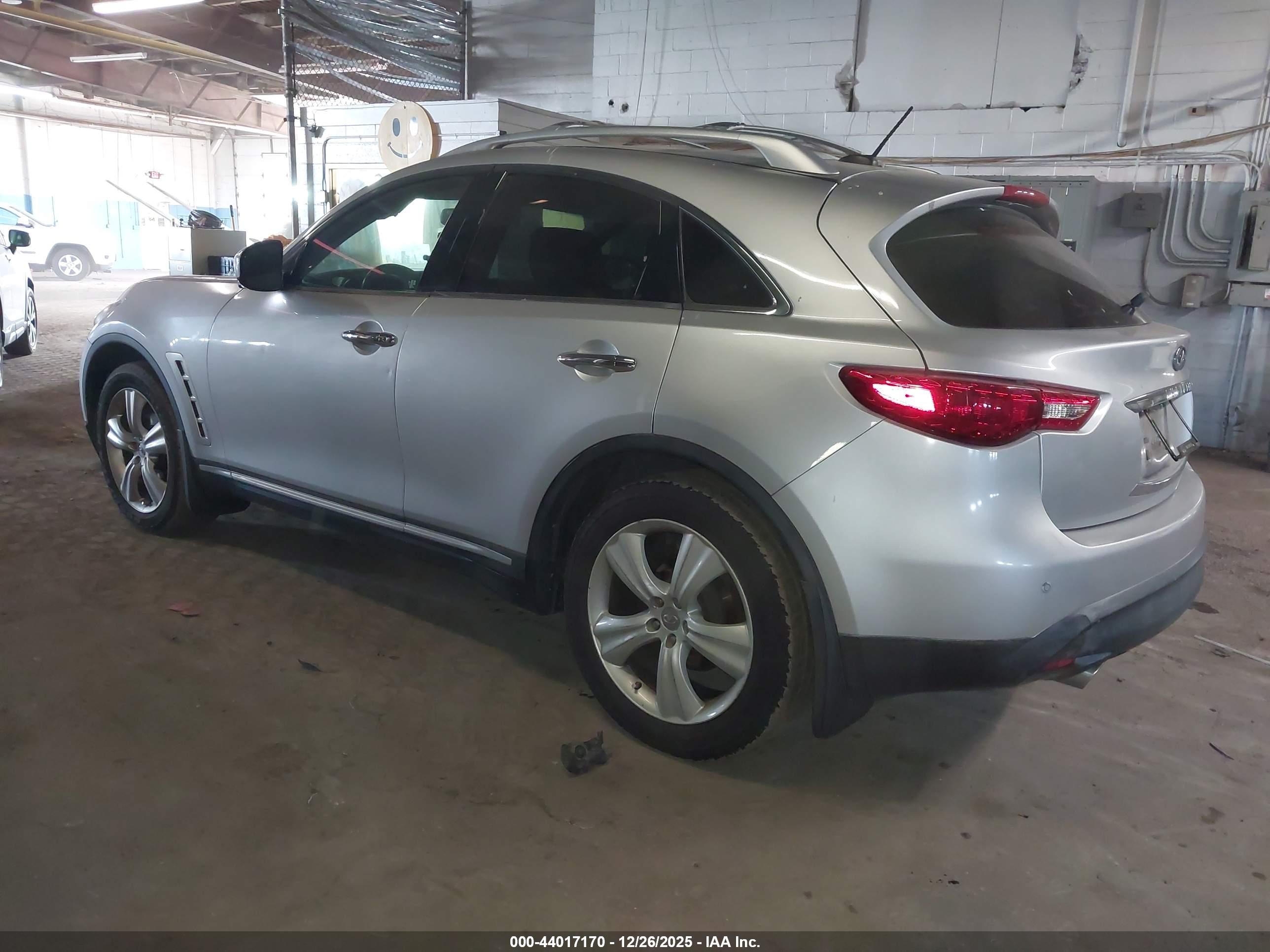 INFINITI FX35 image 3