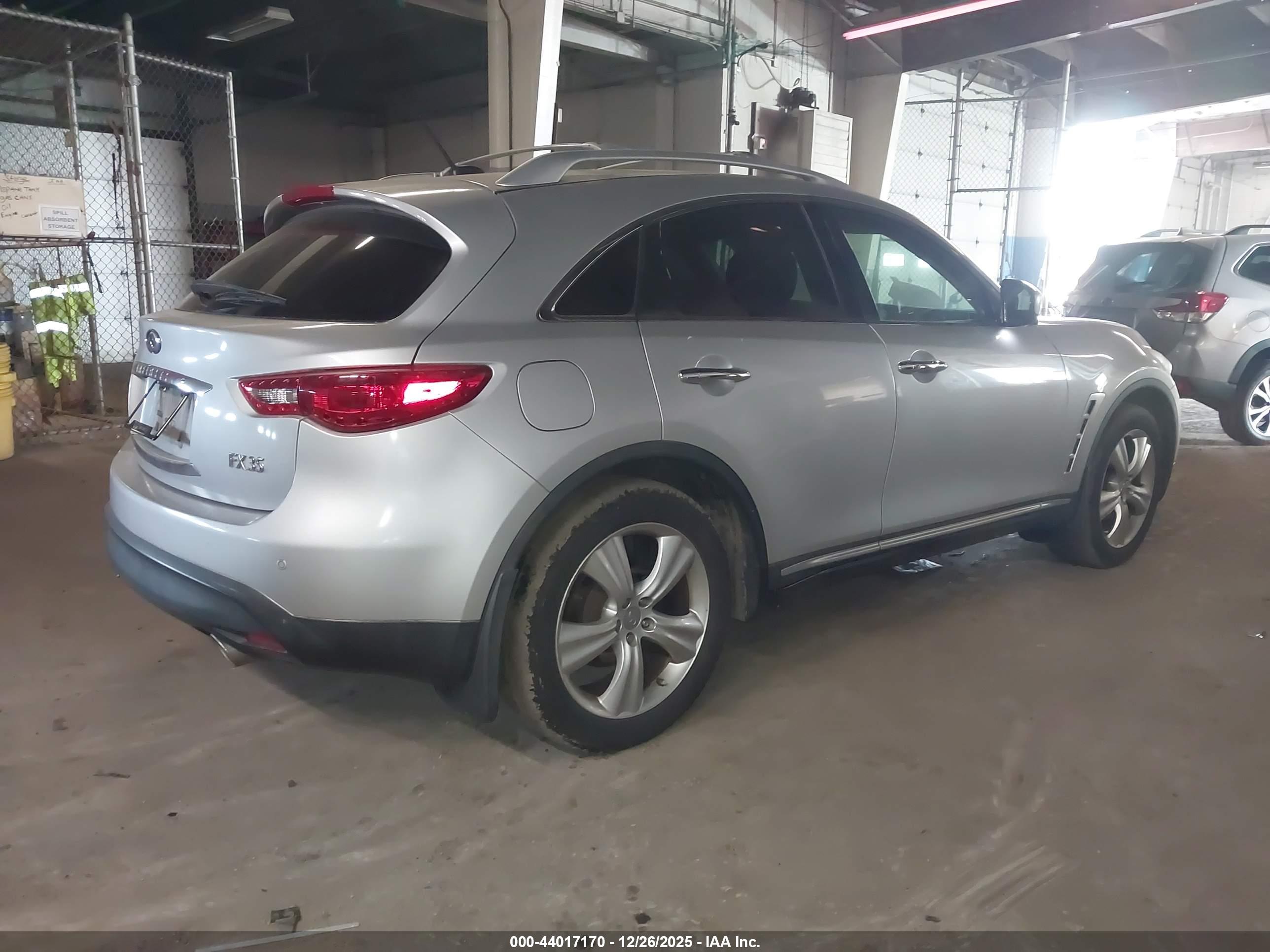 INFINITI FX35 image 4