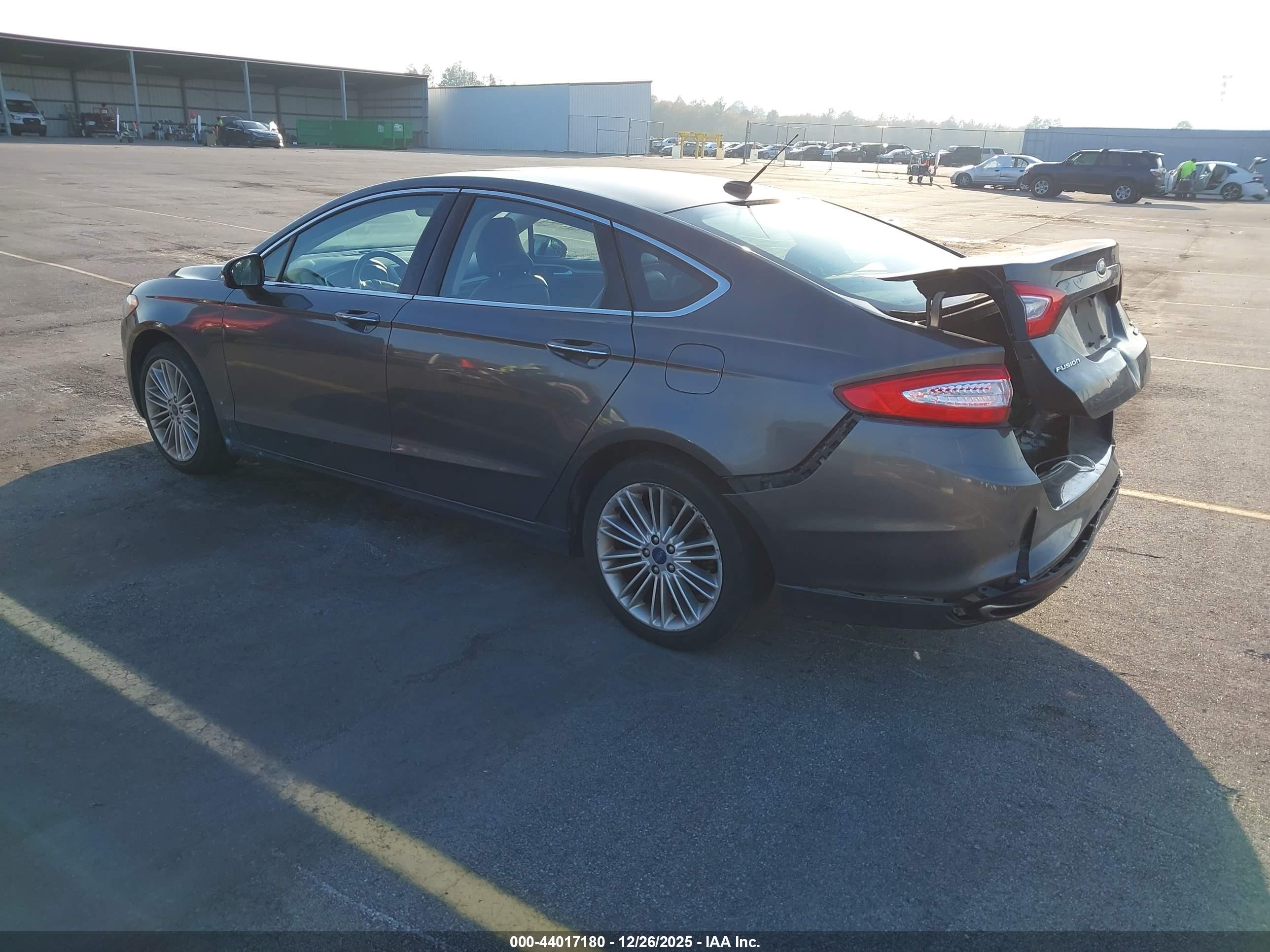 FORD FUSION image 3