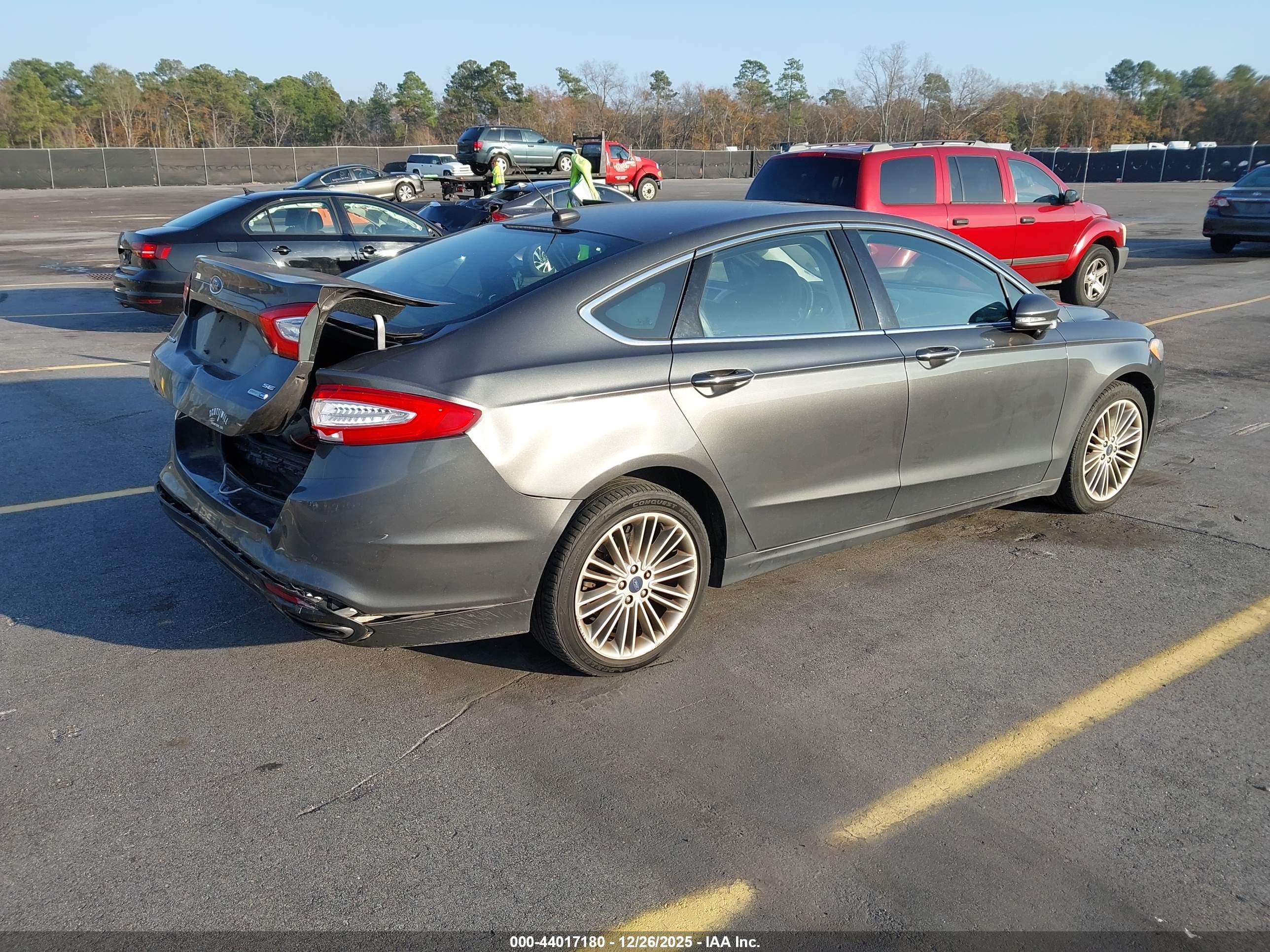 FORD FUSION image 4