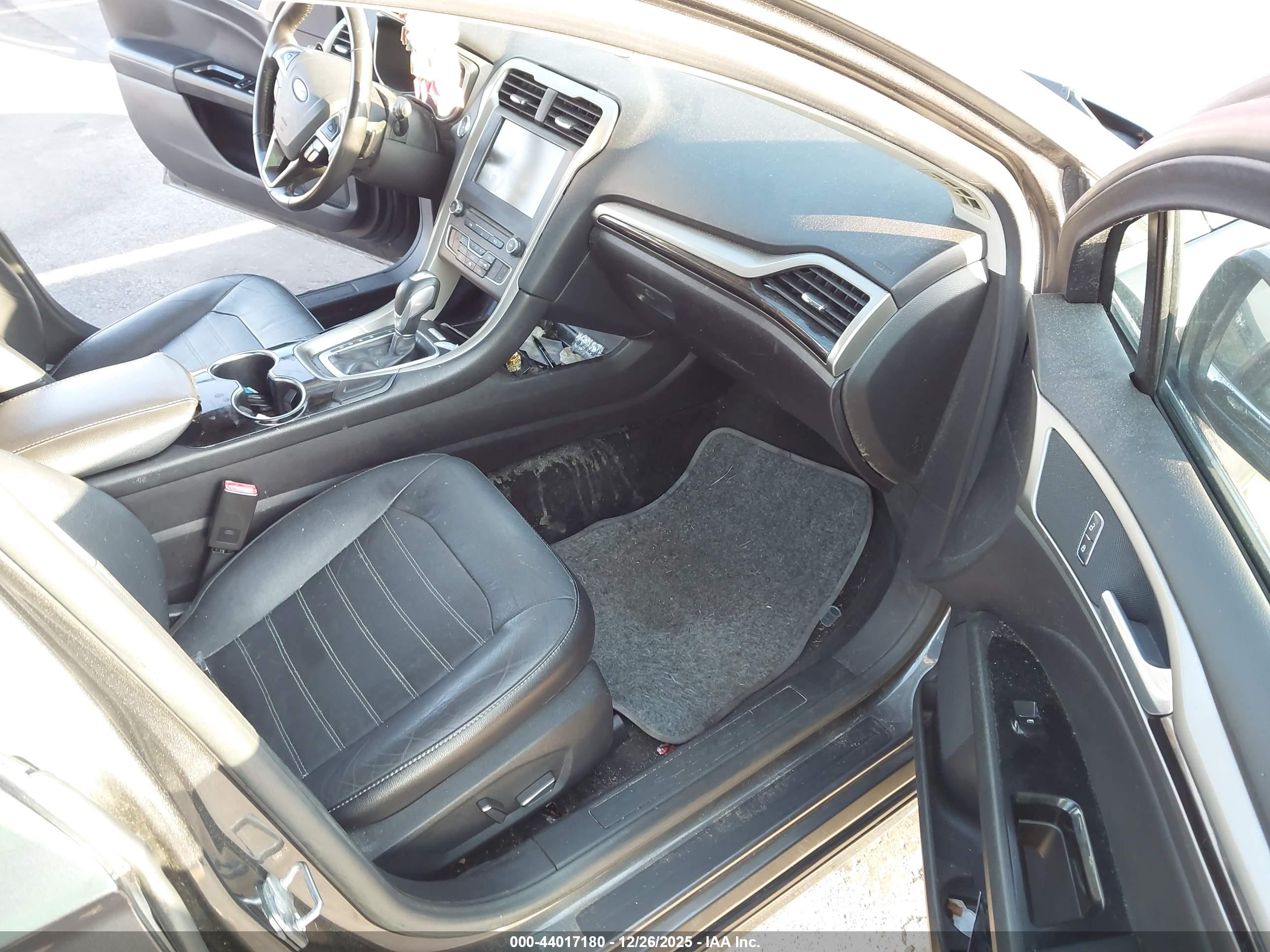 FORD FUSION image 5