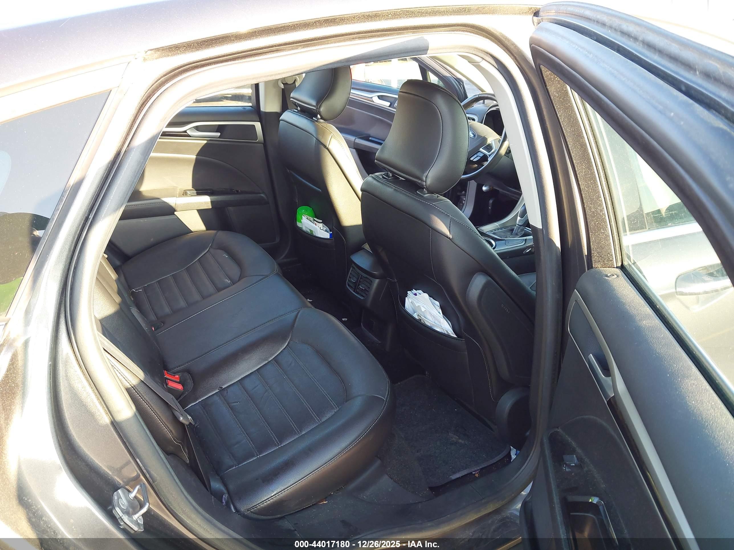 FORD FUSION image 8