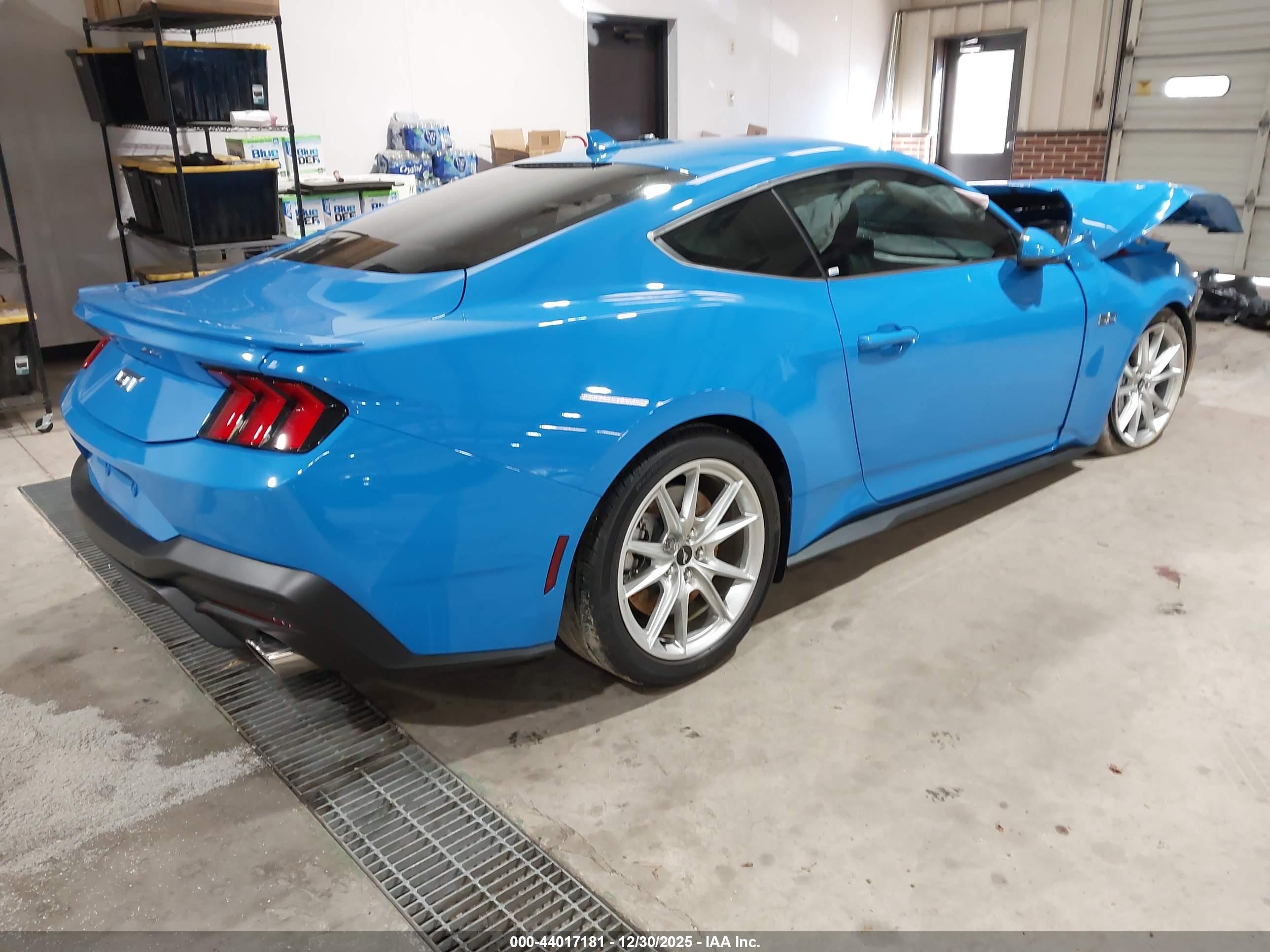FORD MUSTANG image 4
