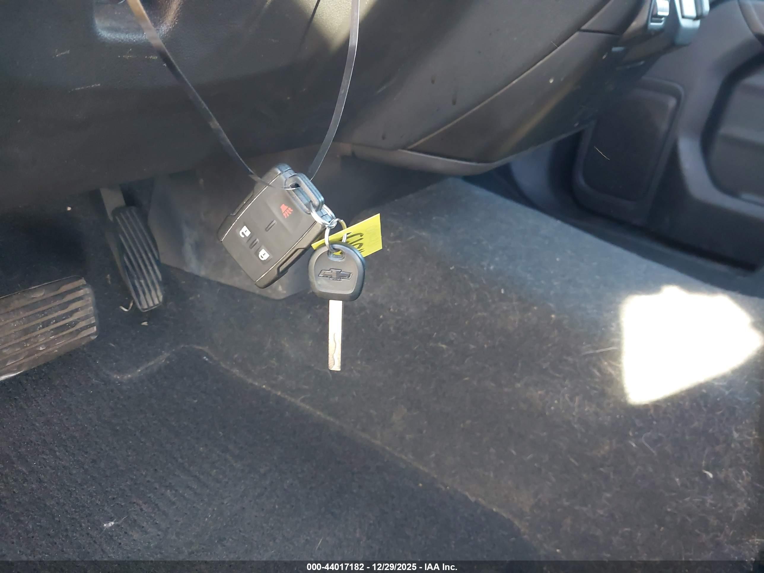 CHEVROLET SILVERADO image 11