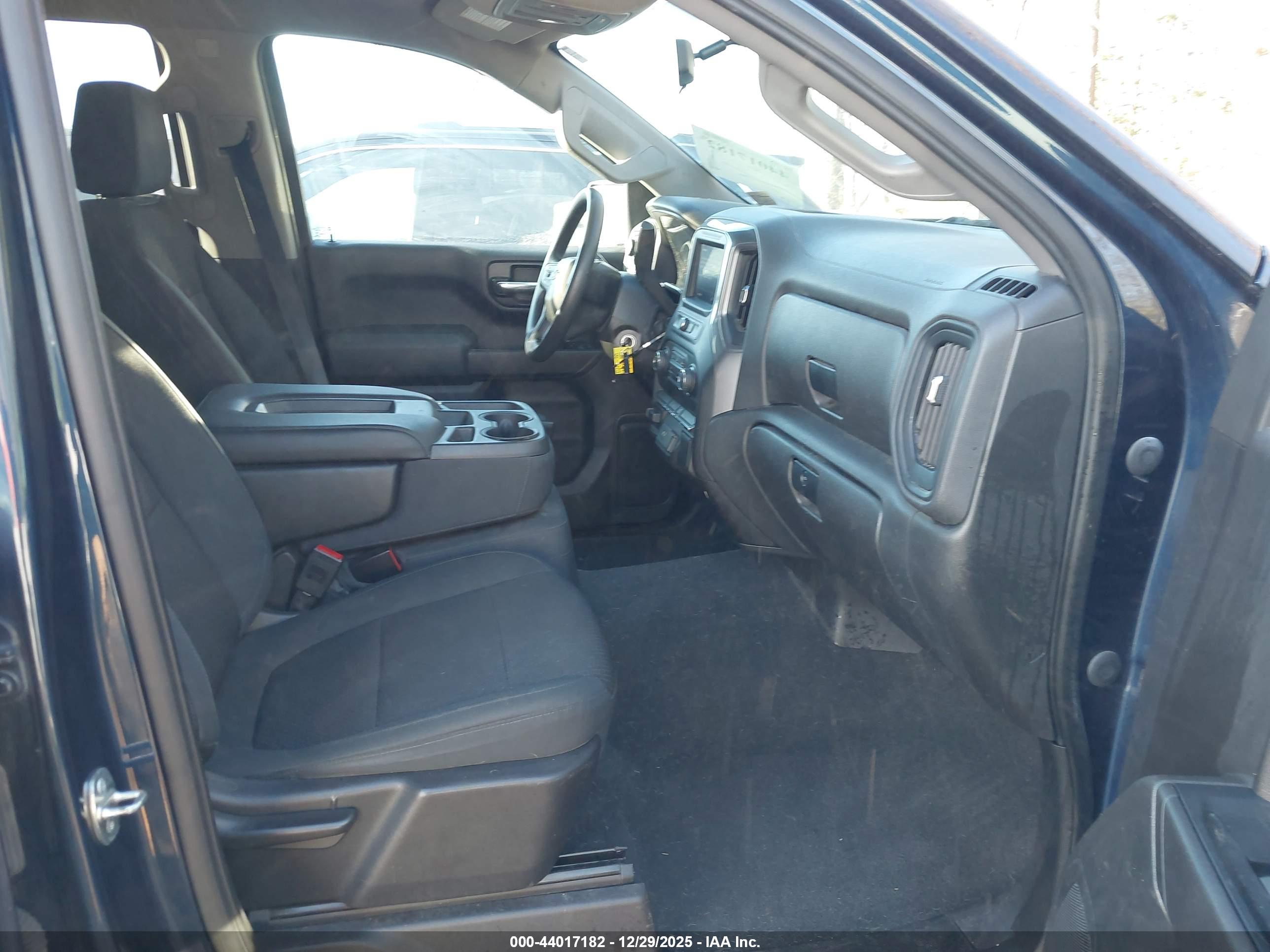 CHEVROLET SILVERADO image 5
