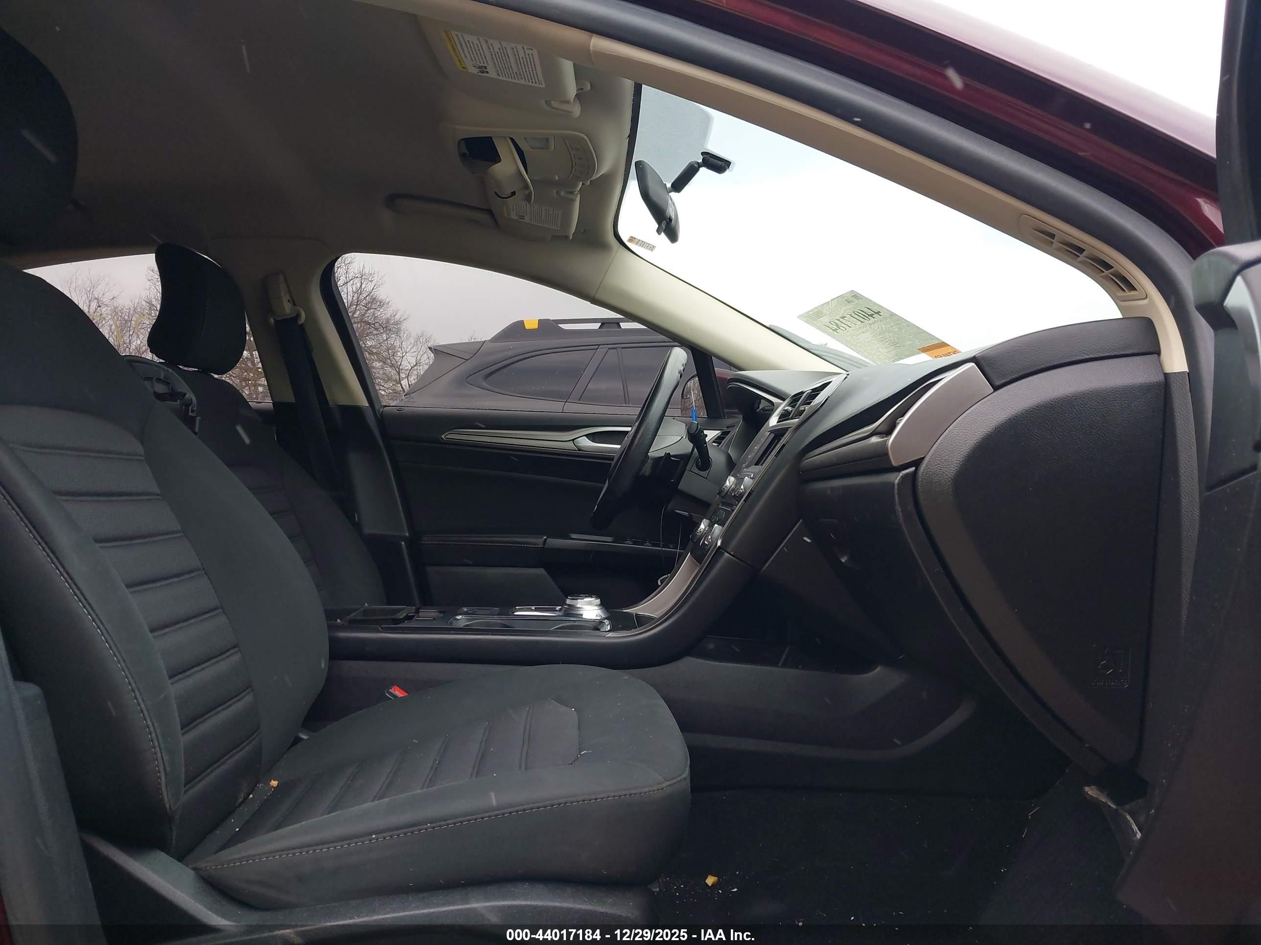 FORD FUSION image 5