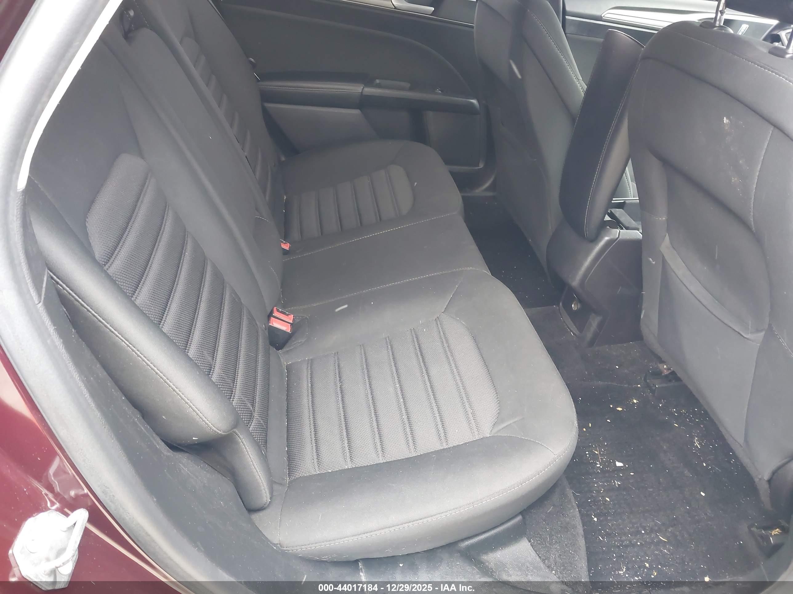 FORD FUSION image 8