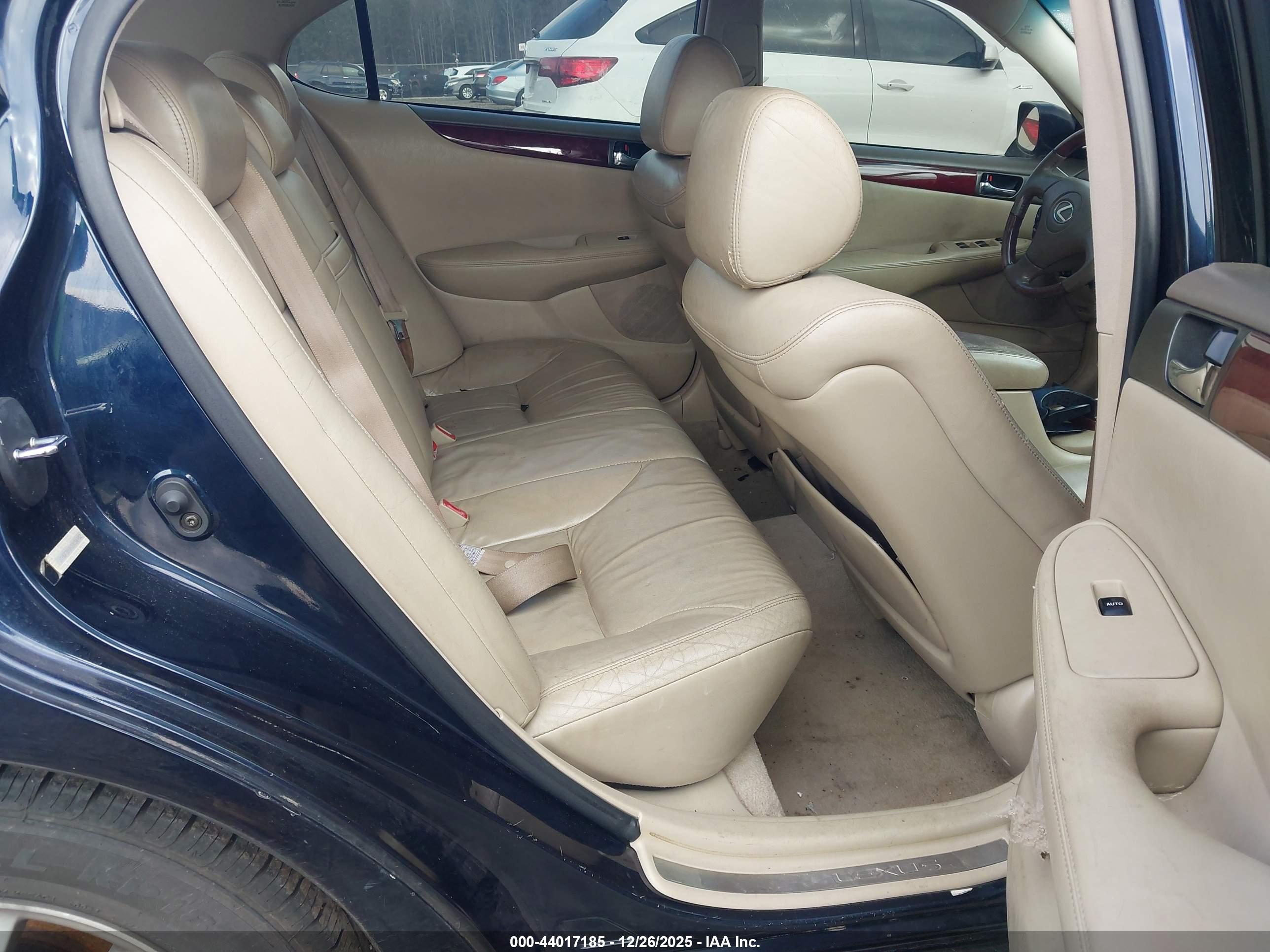 LEXUS ES image 8